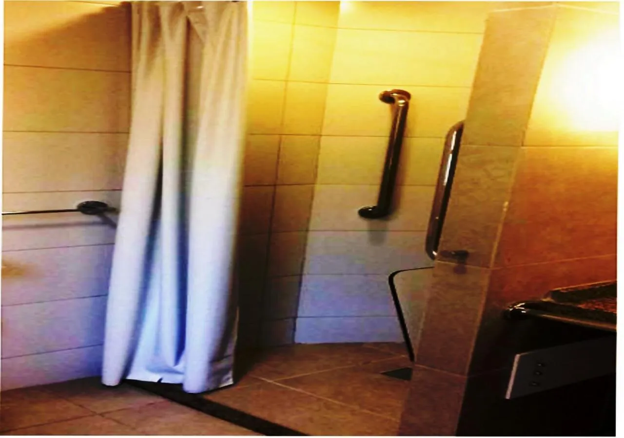 Bathroom in Saint Emilion by Atlantica