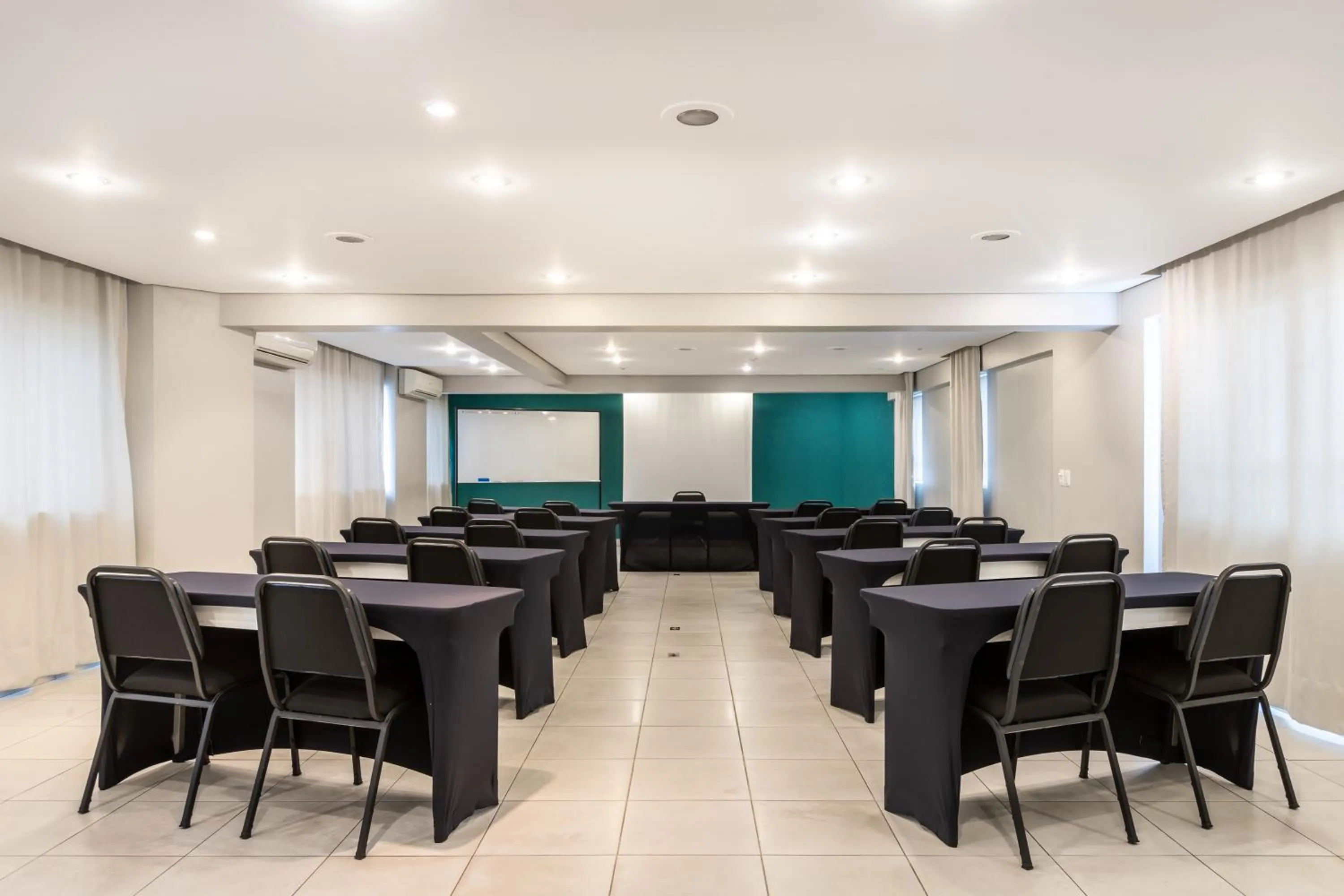 Meeting/conference room in Saint Emilion by Atlantica
