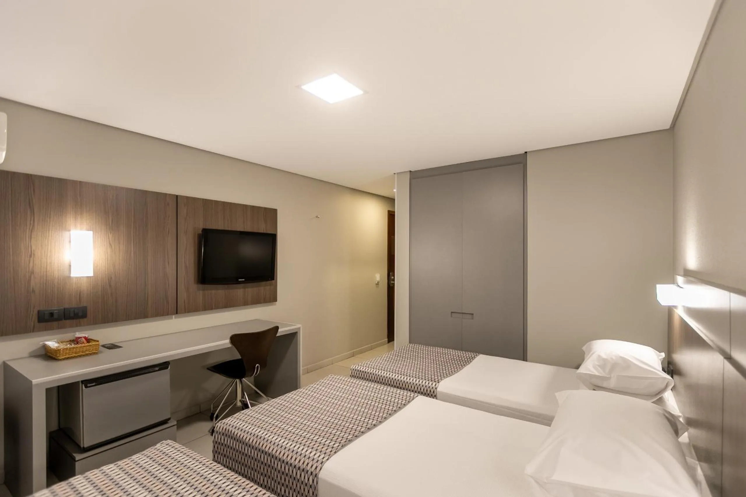 Bed in Saint Emilion by Atlantica