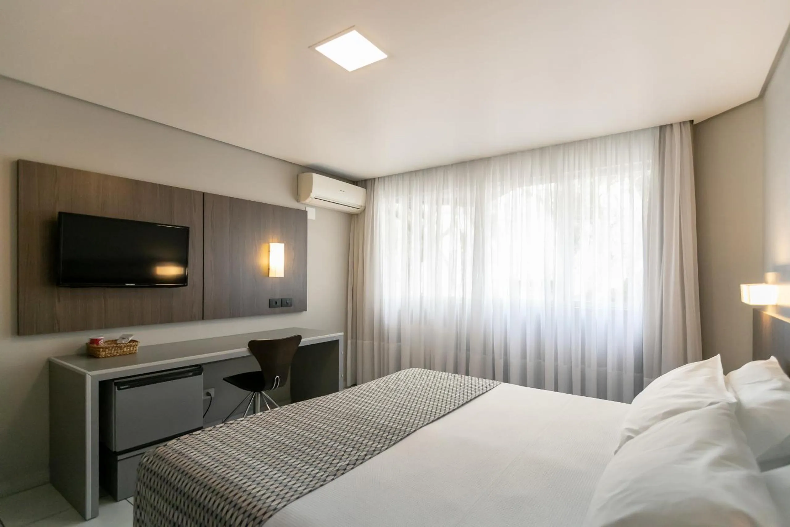 Bed in Saint Emilion by Atlantica