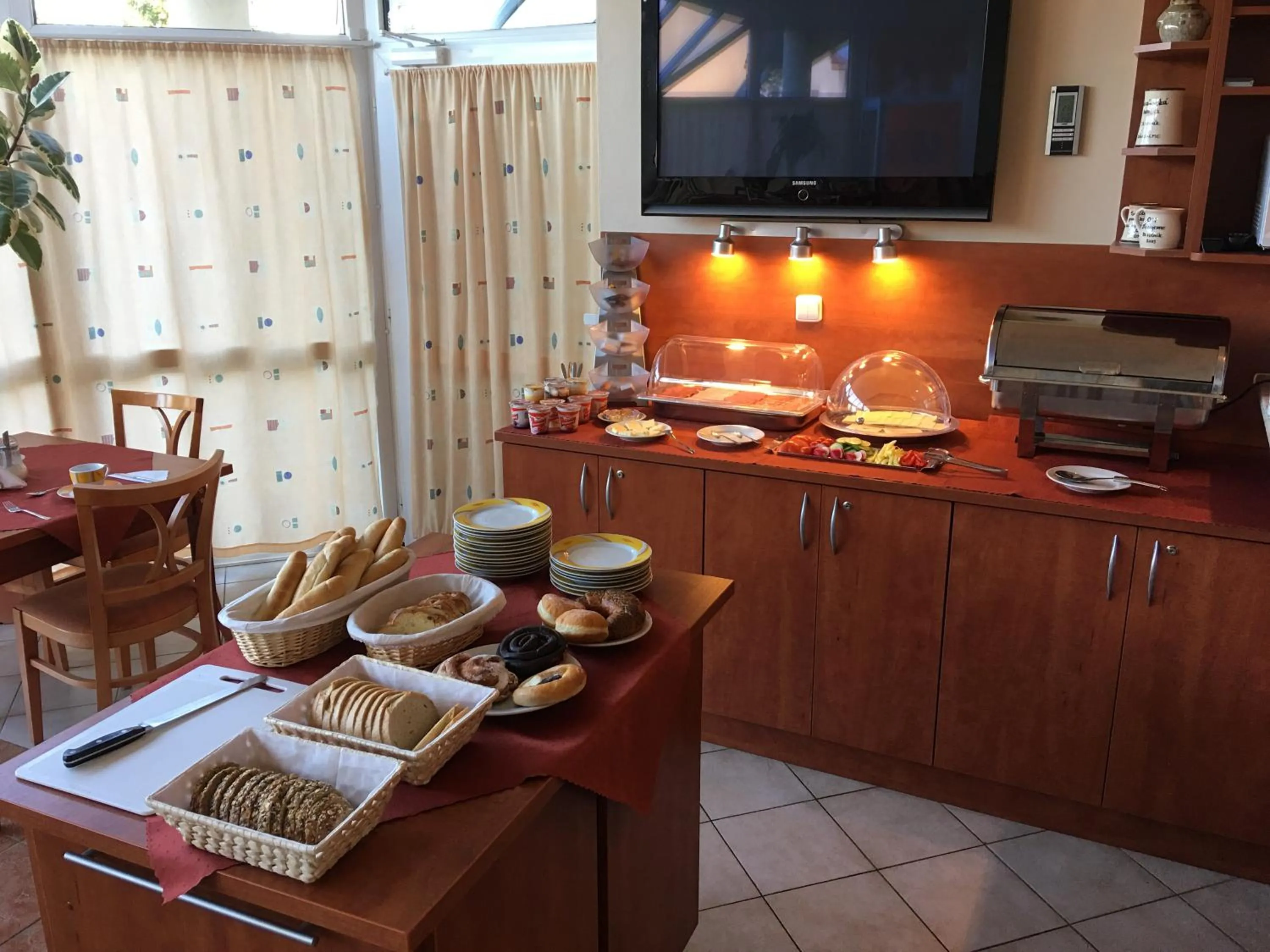 Buffet breakfast in Penzion Ajda