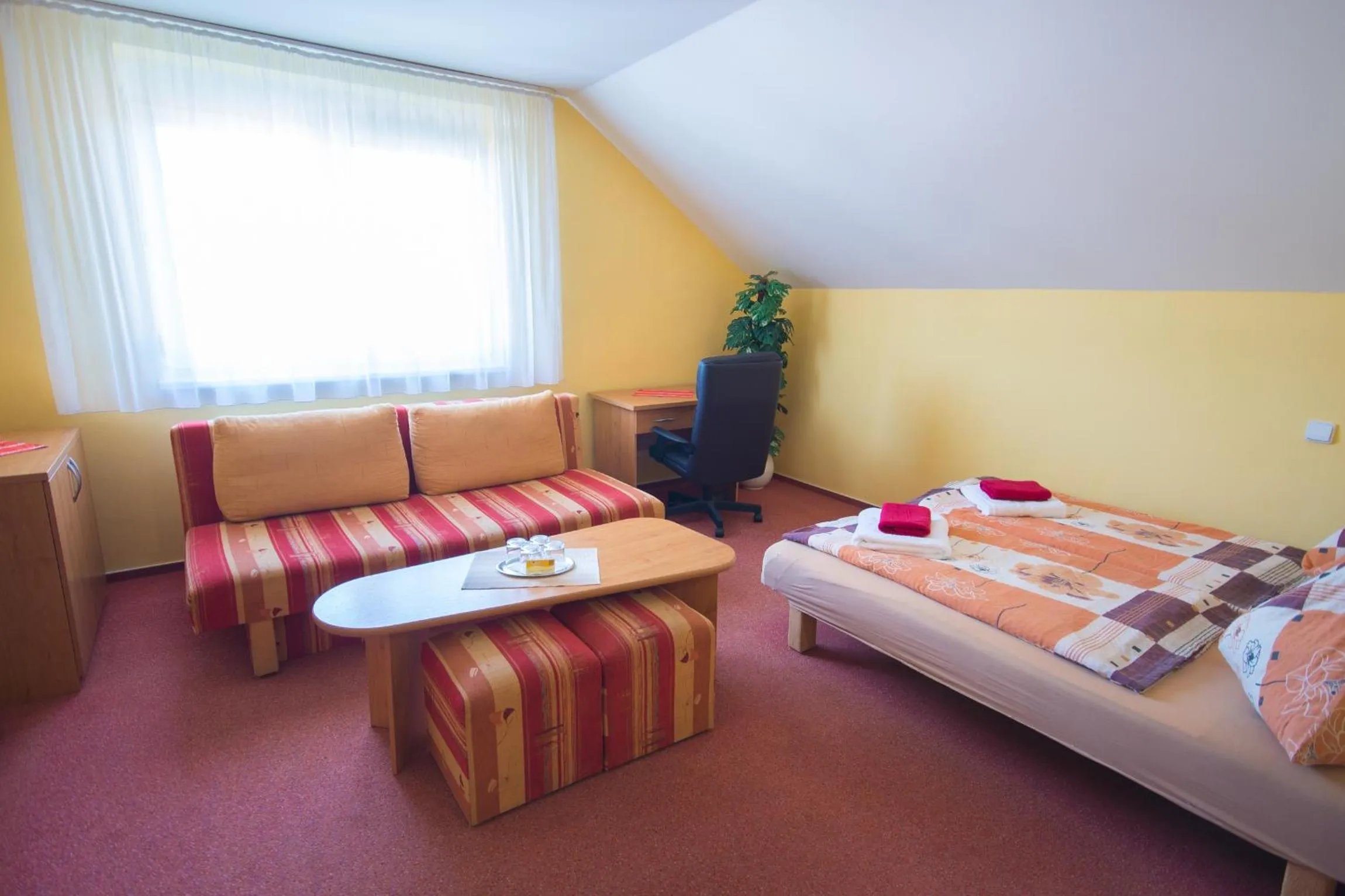 Living room, Bed in Penzion Ajda