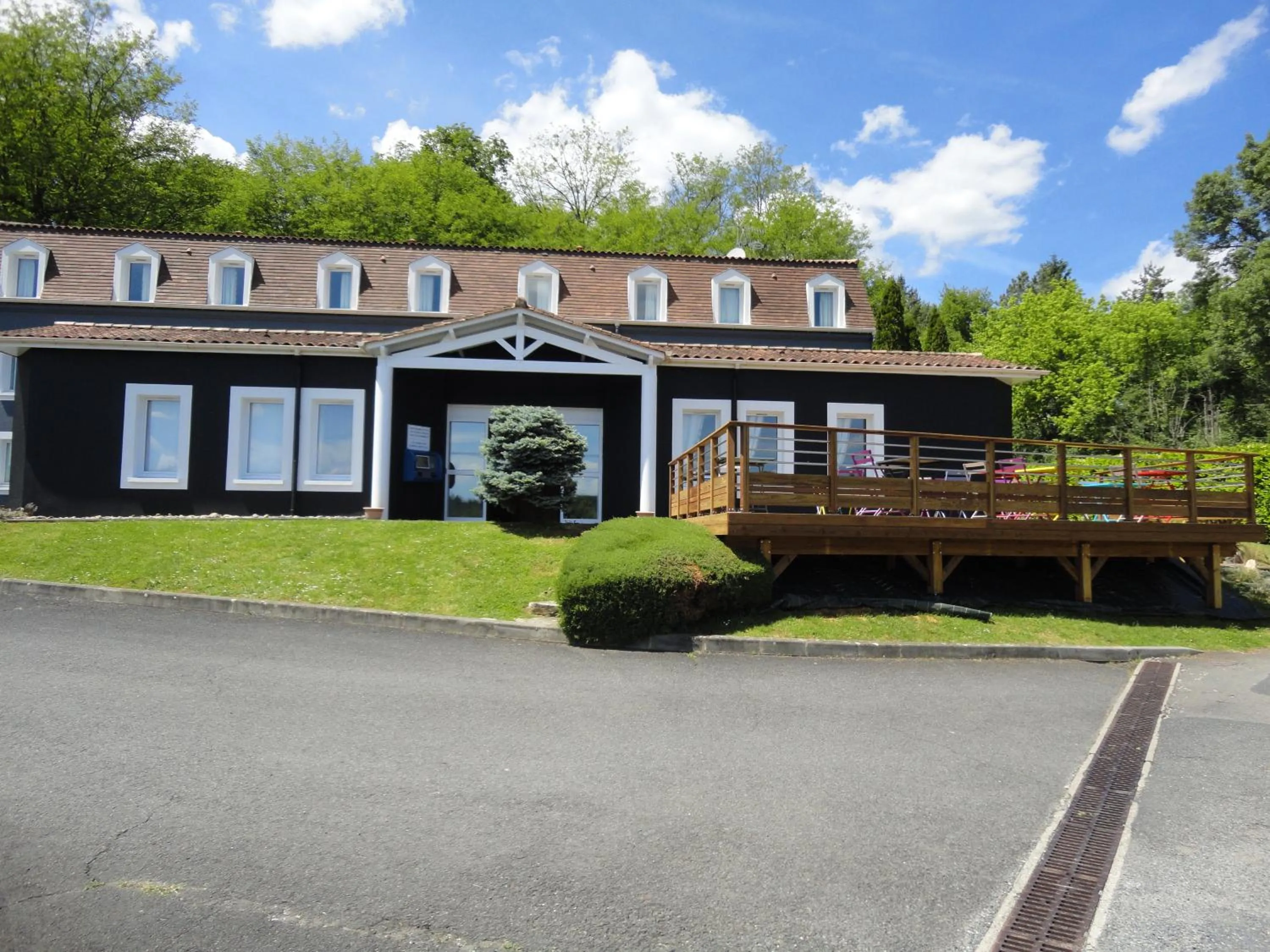 Facade/entrance in Sure Hotel by Best Western Sarlat-la-Canéda