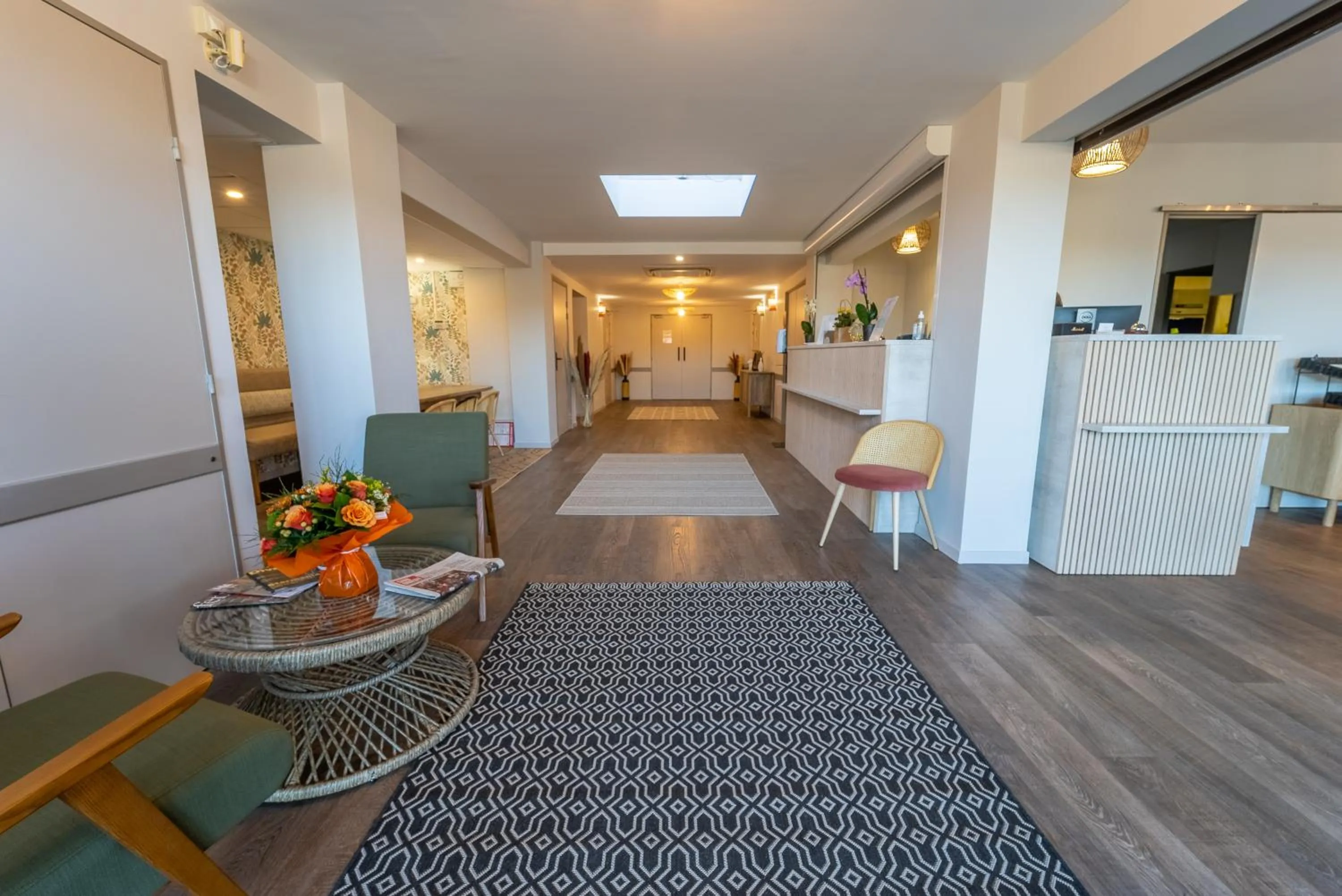 Lobby or reception in Sure Hotel by Best Western Sarlat-la-Canéda