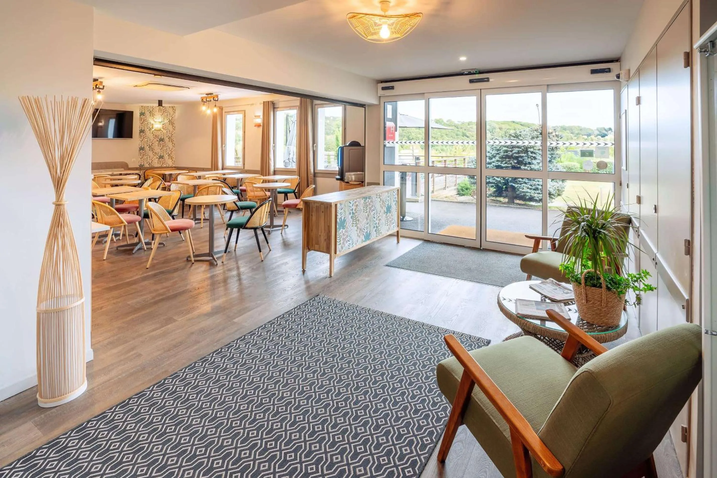 Lobby or reception in Sure Hotel by Best Western Sarlat-la-Canéda