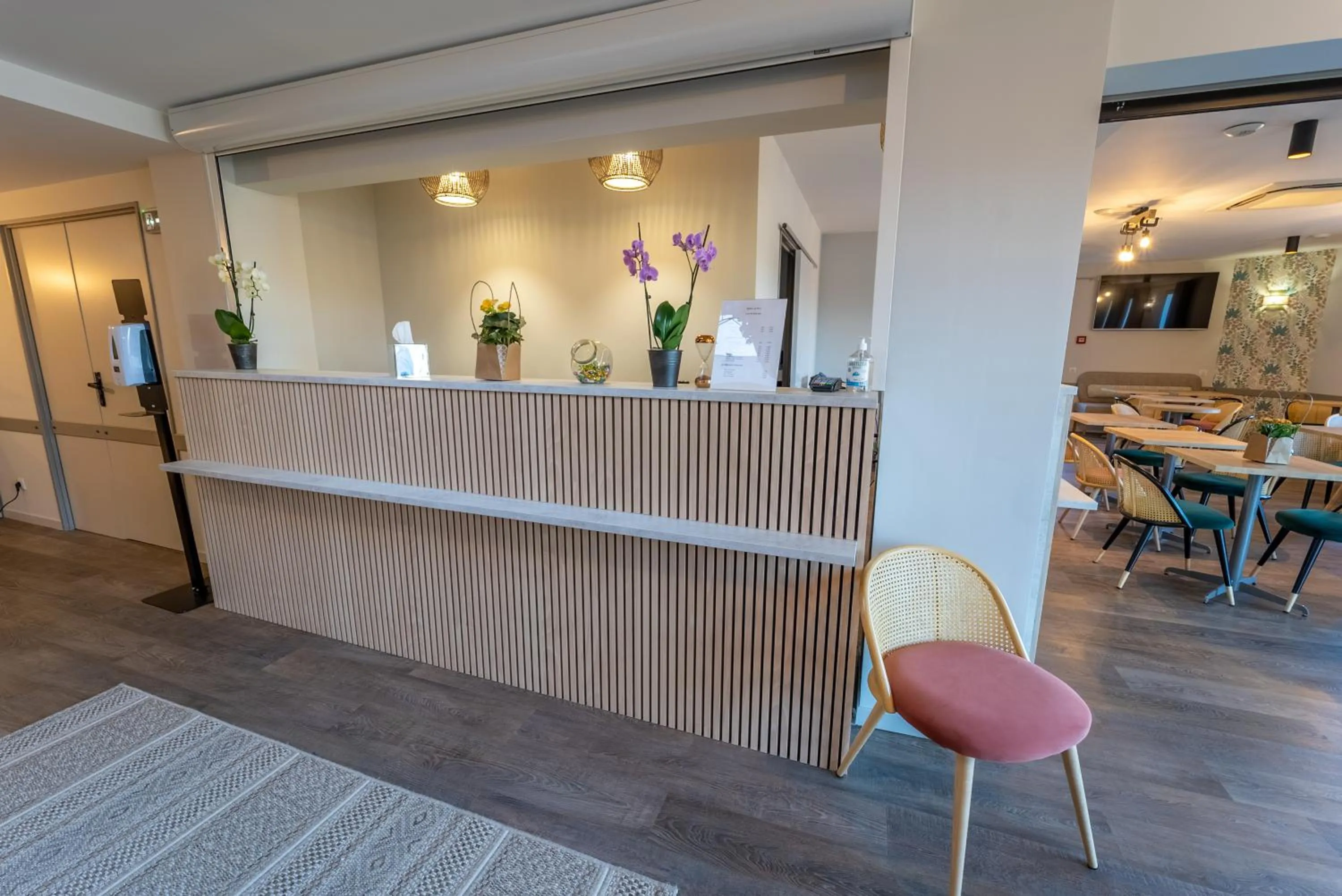 Lobby or reception in Sure Hotel by Best Western Sarlat-la-Canéda