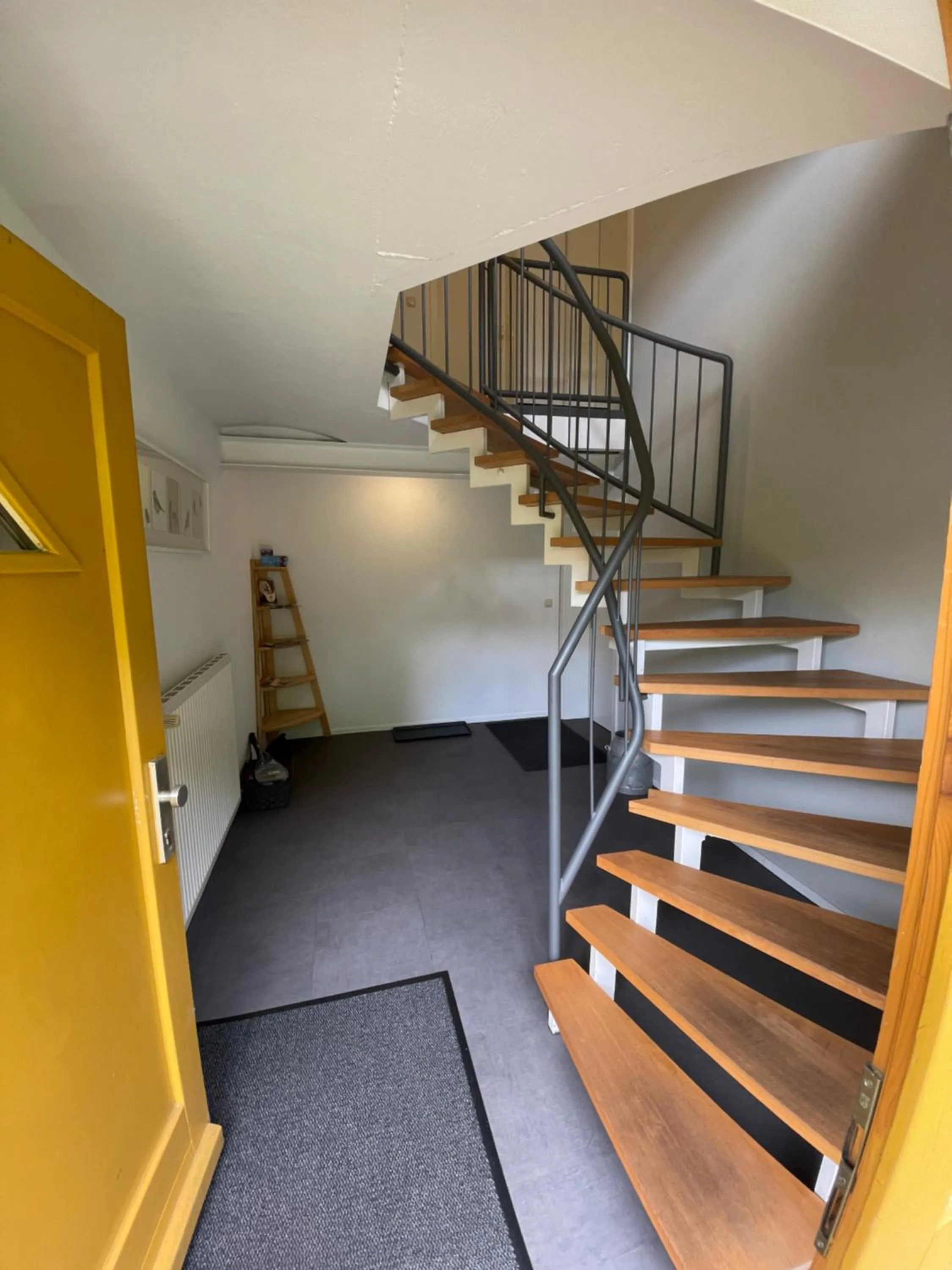 Facade/entrance in Hinners-Hoff Apartments