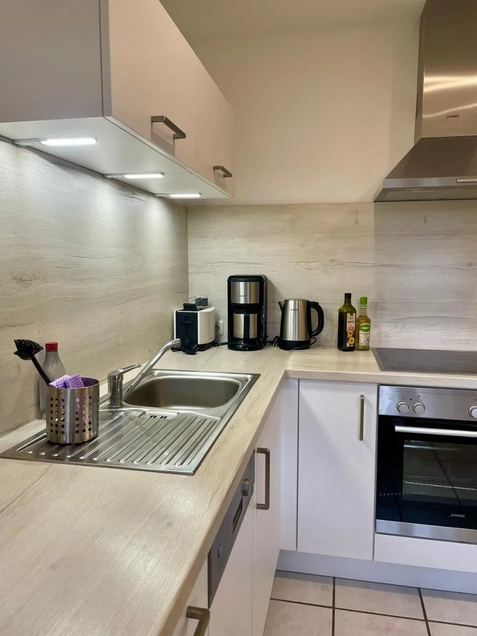 Kitchen or kitchenette in Hinners-Hoff Apartments