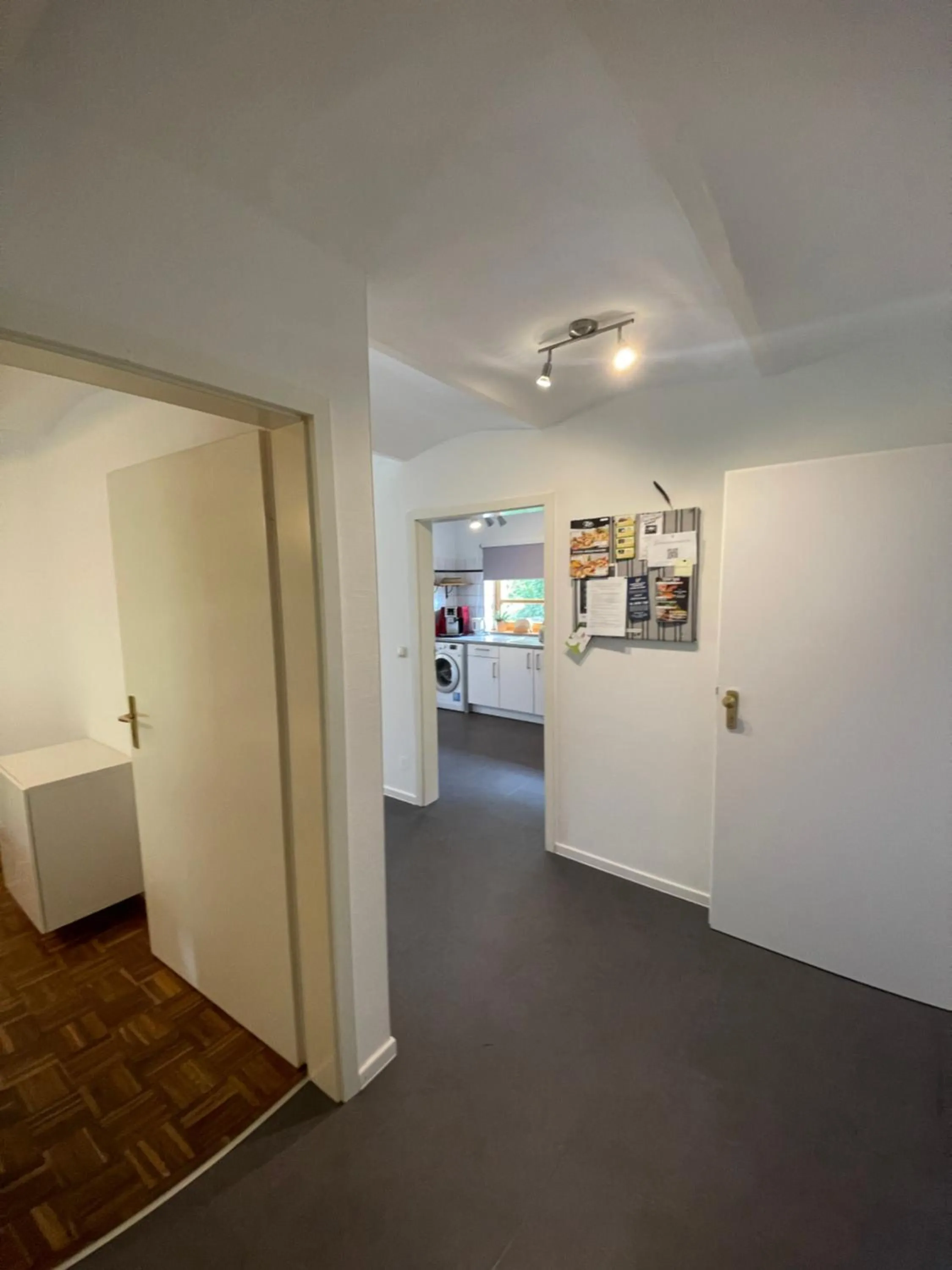 Photo of the whole room in Hinners-Hoff Apartments