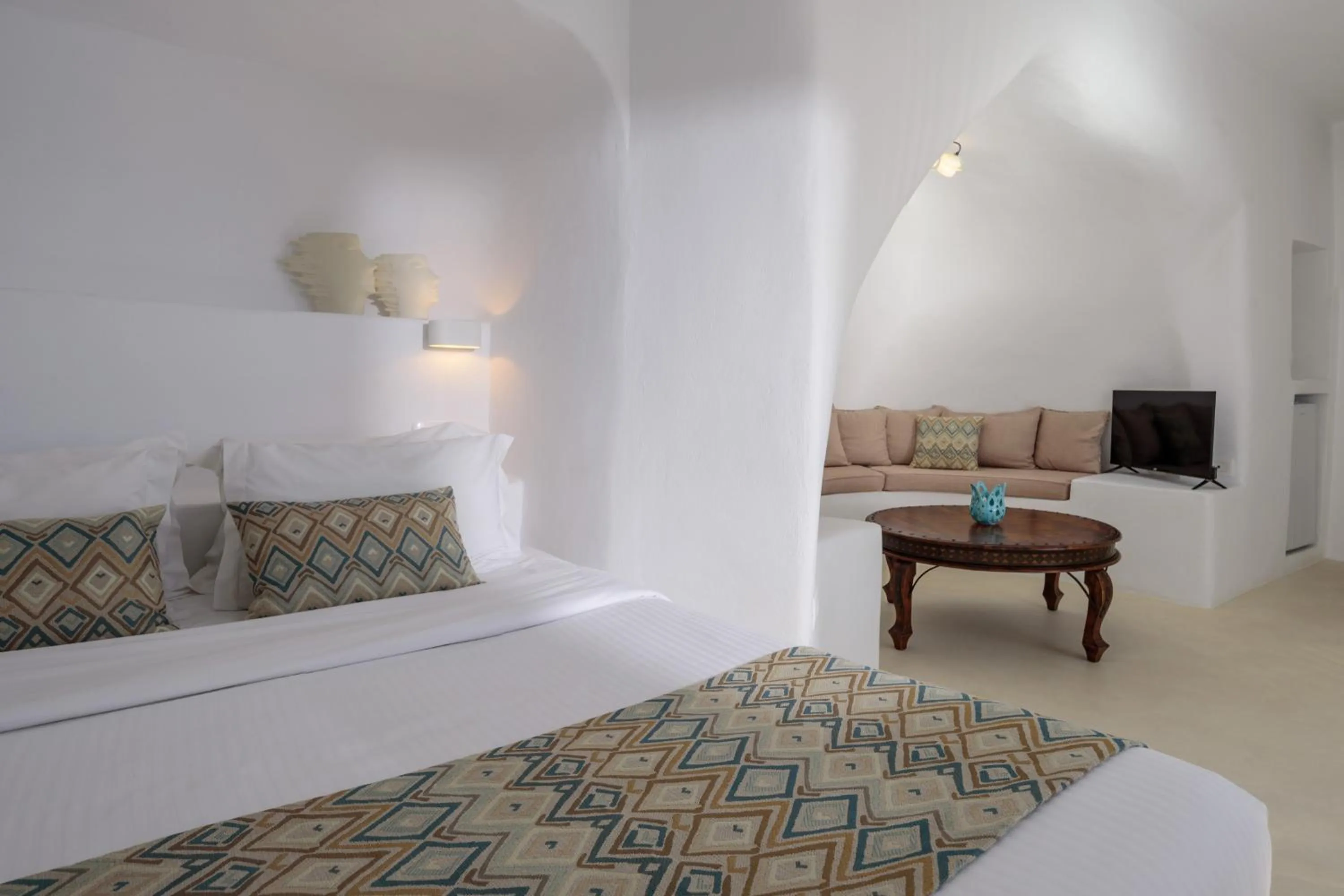 Bed in Kamares Apartments