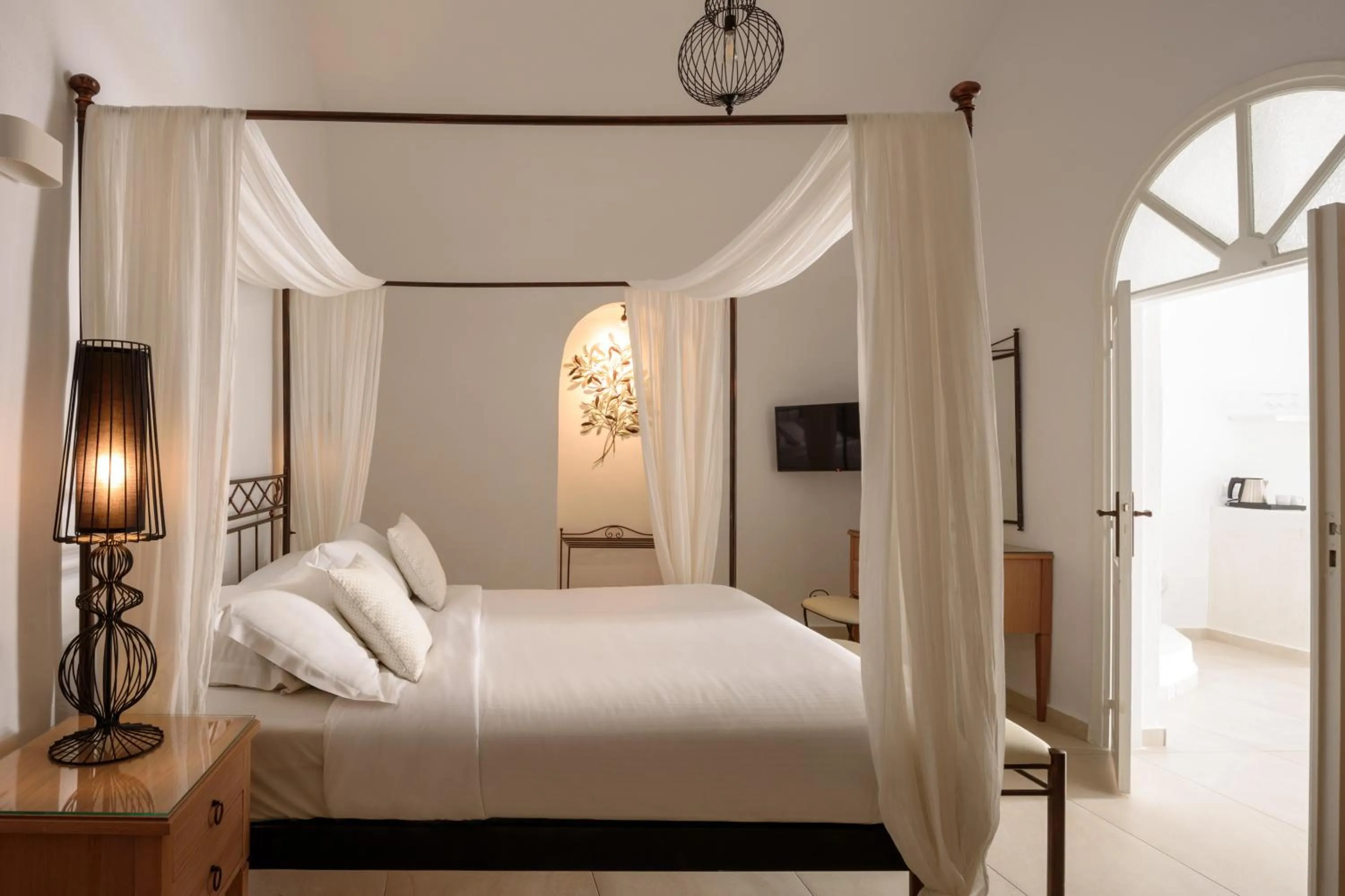 Bed in Kamares Apartments