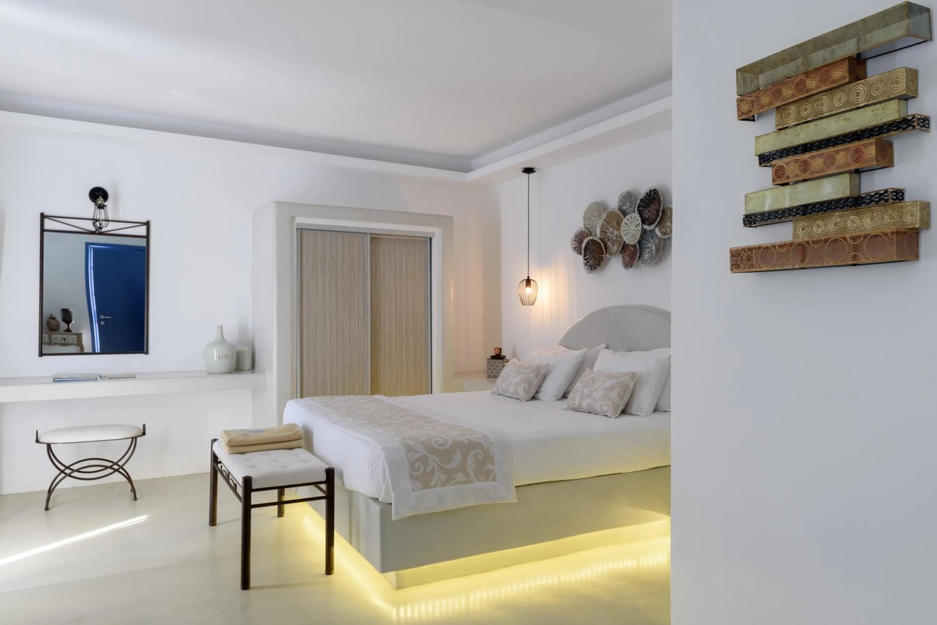 Bed in Kamares Apartments