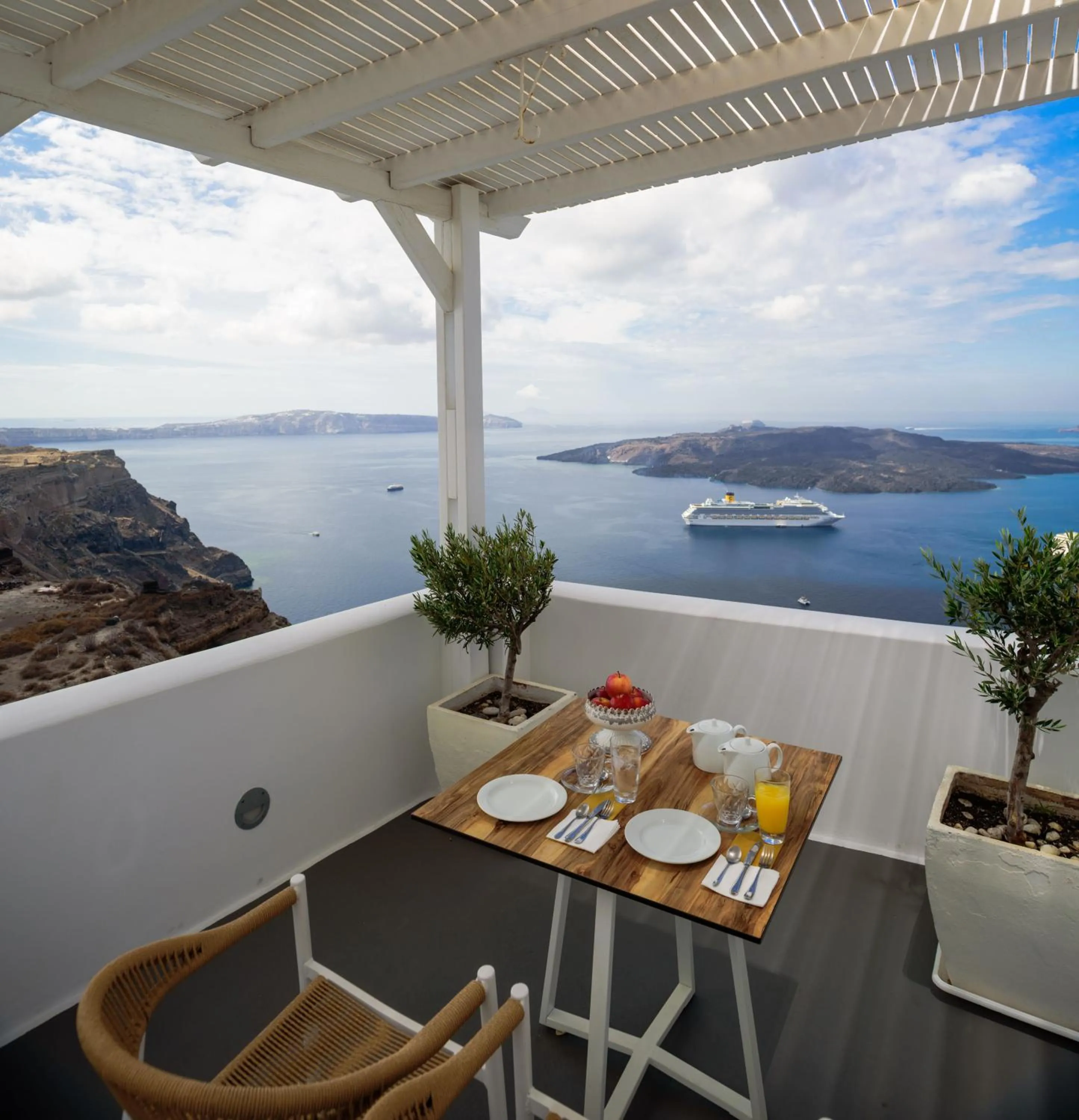 Day in Kamares Apartments