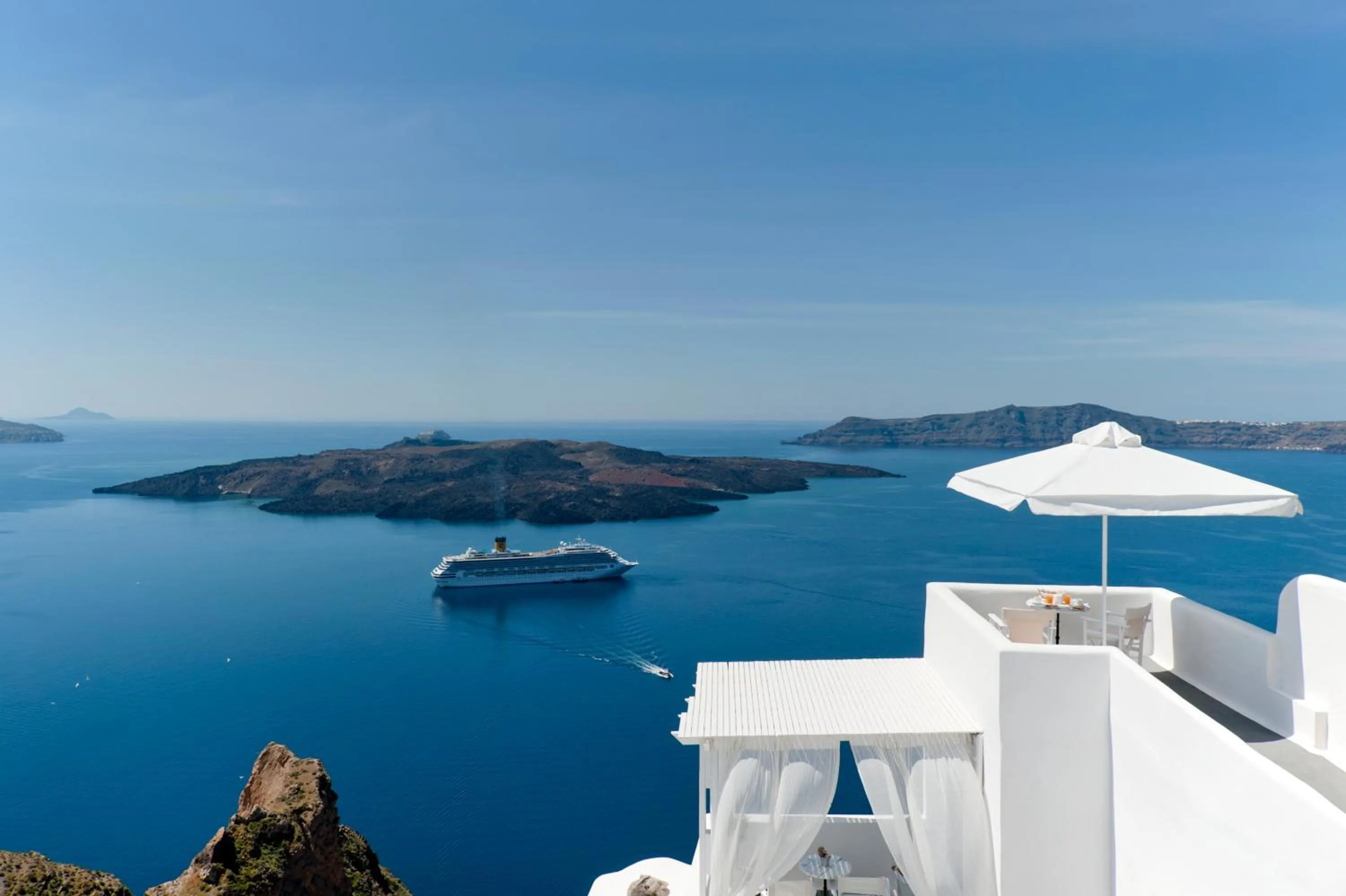 Day in Kamares Apartments