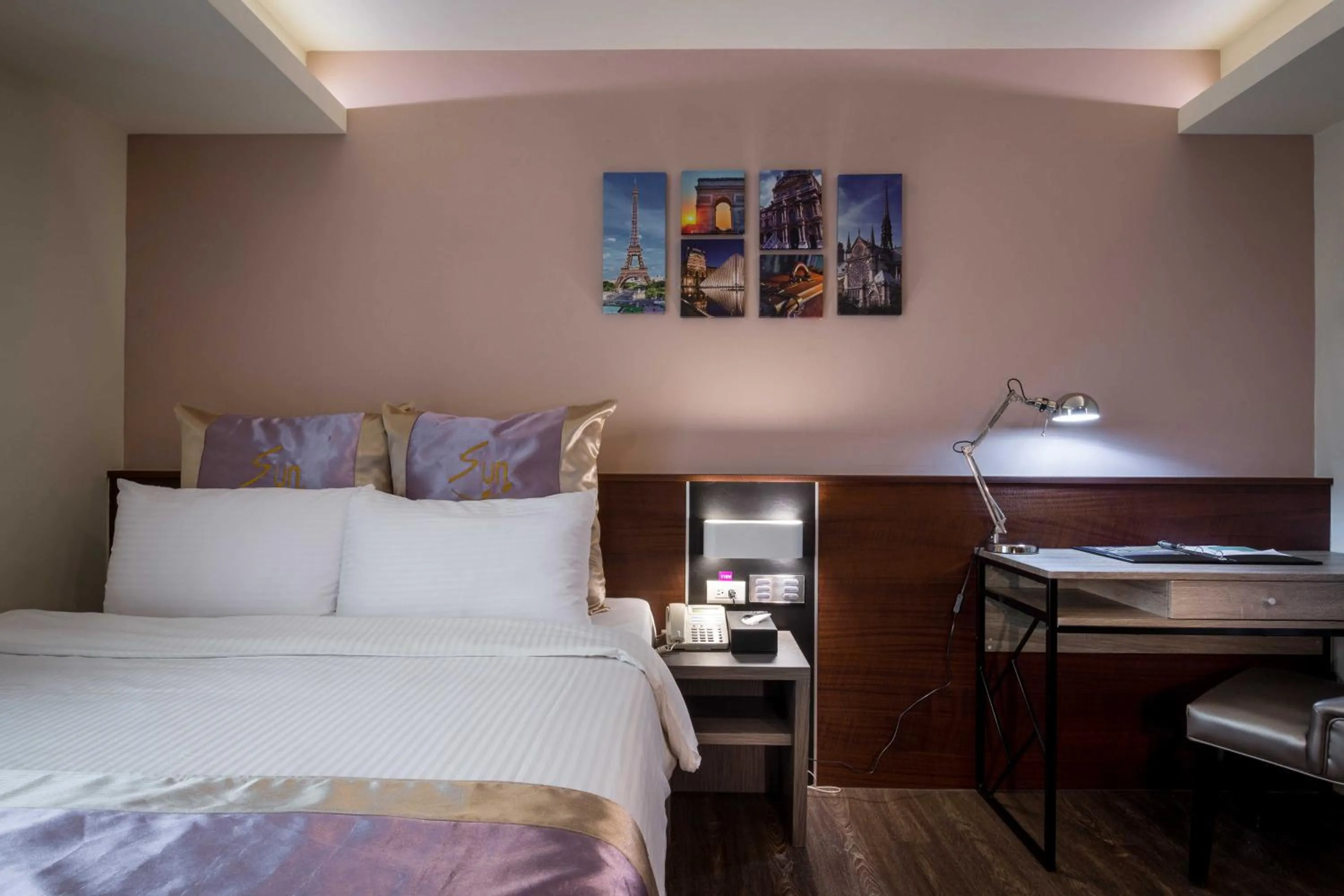 Bedroom, Bed in Sun Hotel Kaohsiung