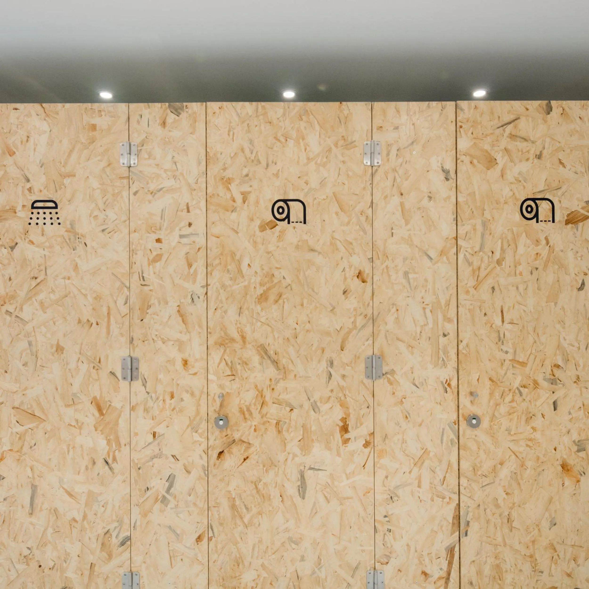 Shower in Hostel Conii & Suites Algarve