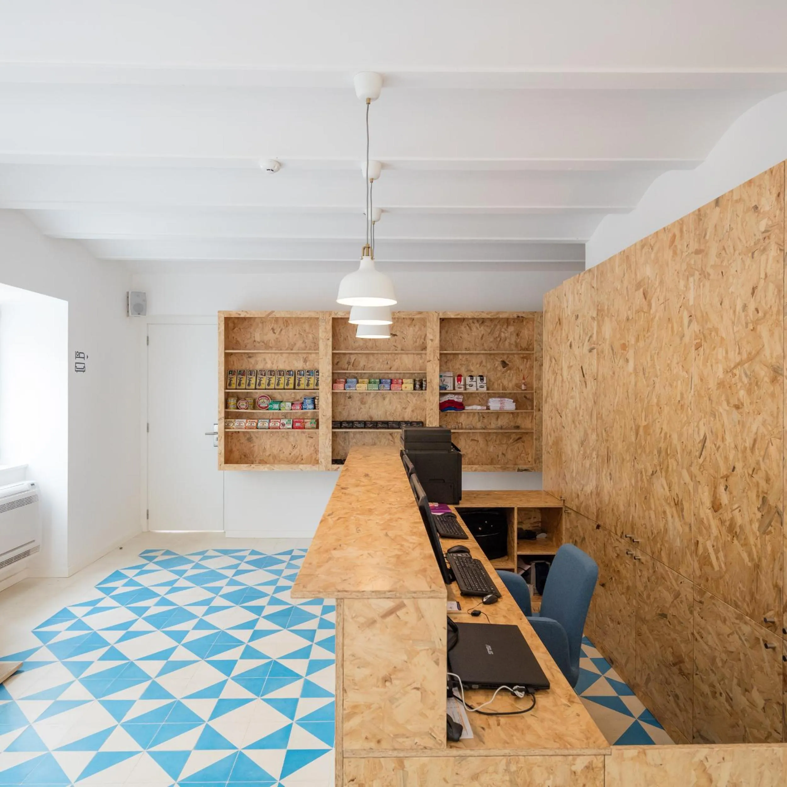 Lobby or reception in Hostel Conii & Suites Algarve