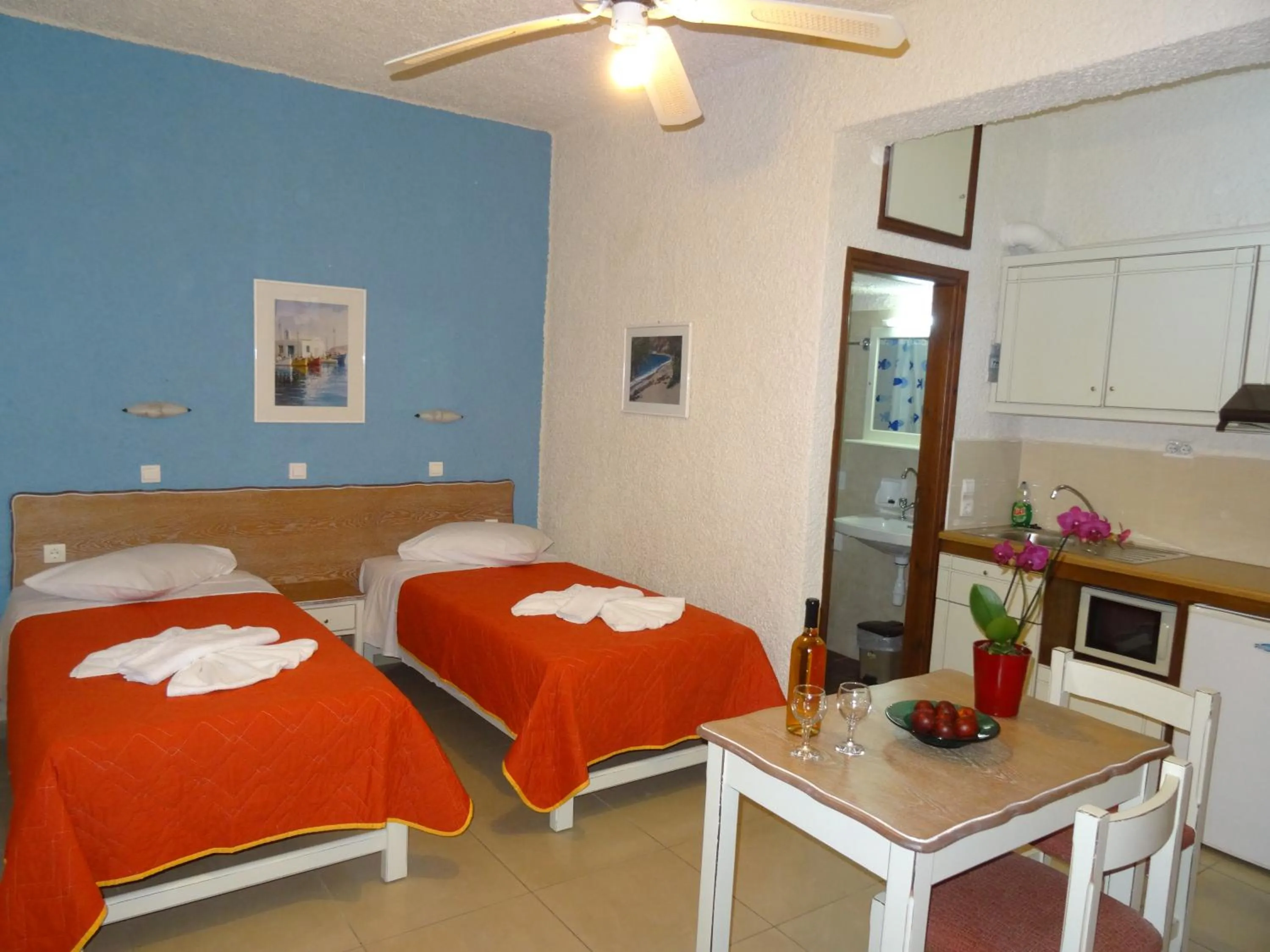 Kitchen or kitchenette, Bed in Lito Apartments Paleochora