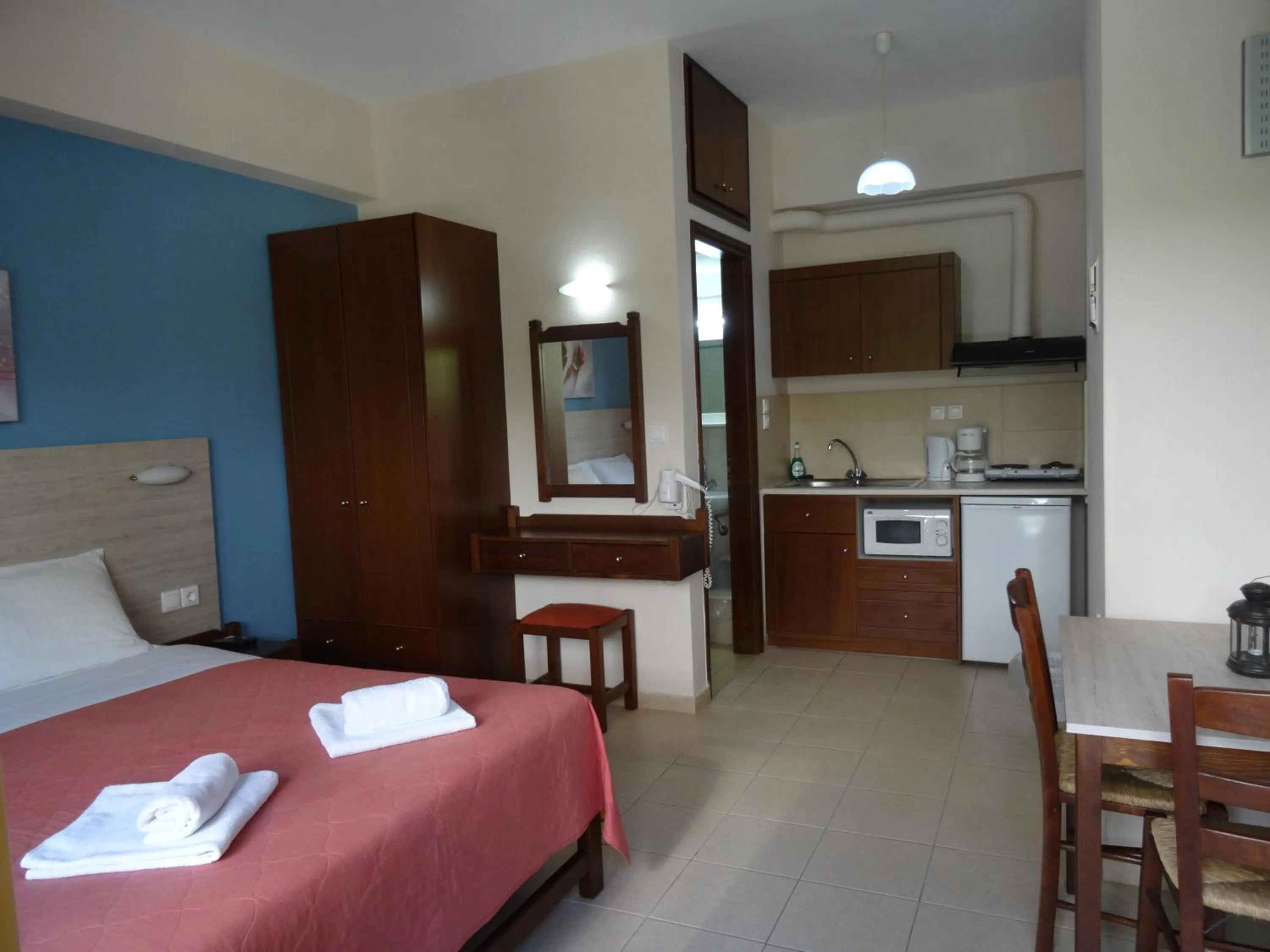 Kitchen or kitchenette, Bed in Lito Apartments Paleochora