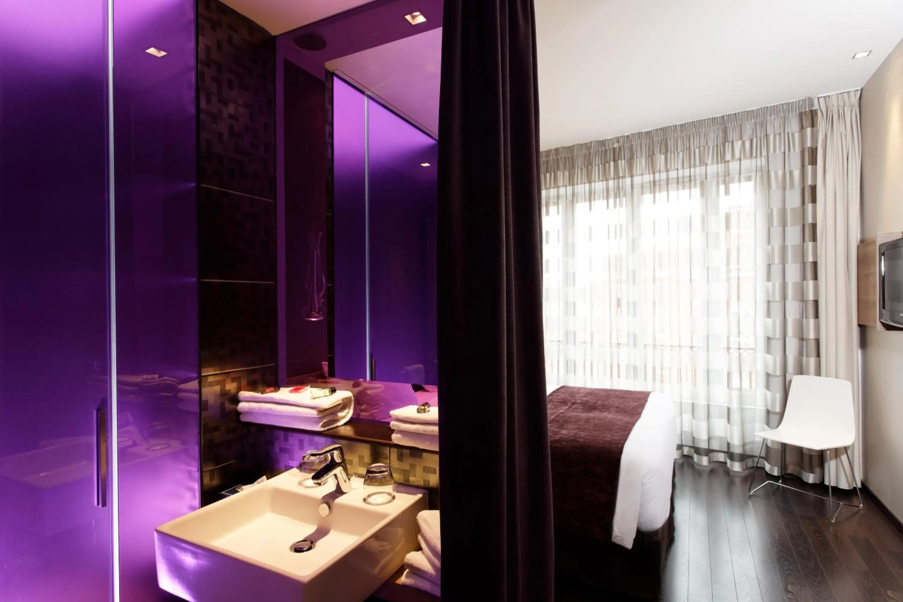 Photo of the whole room in Citiz Hotel