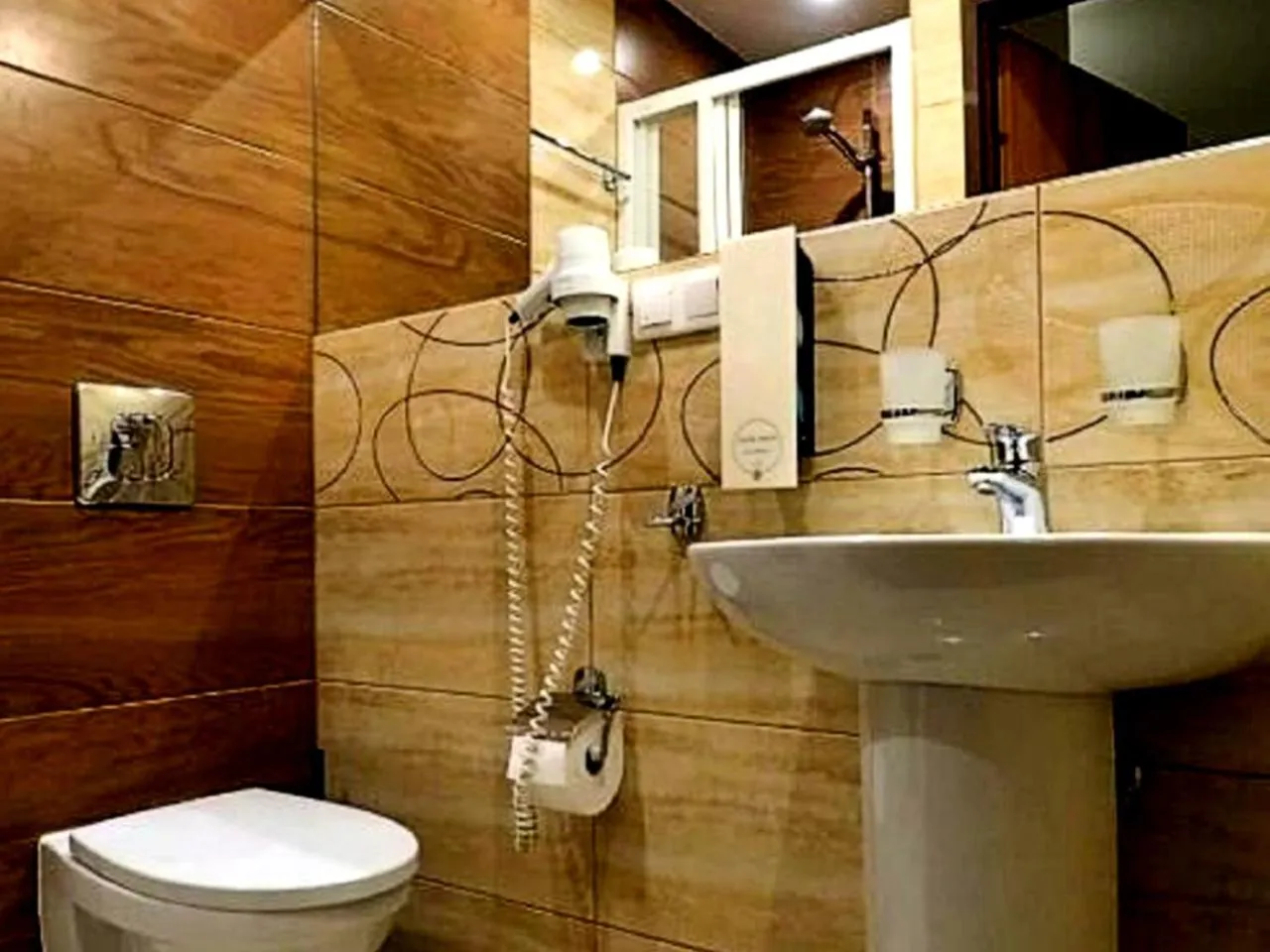 Shower in 4 Żywioły Falenty Ośrodek Konferencyjno-Szkoleniowy