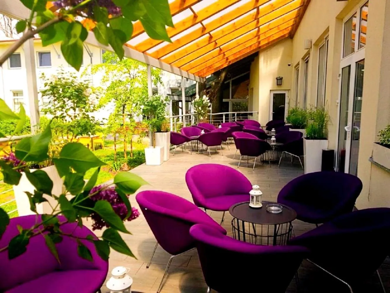 Patio in 4 Żywioły Falenty Ośrodek Konferencyjno-Szkoleniowy