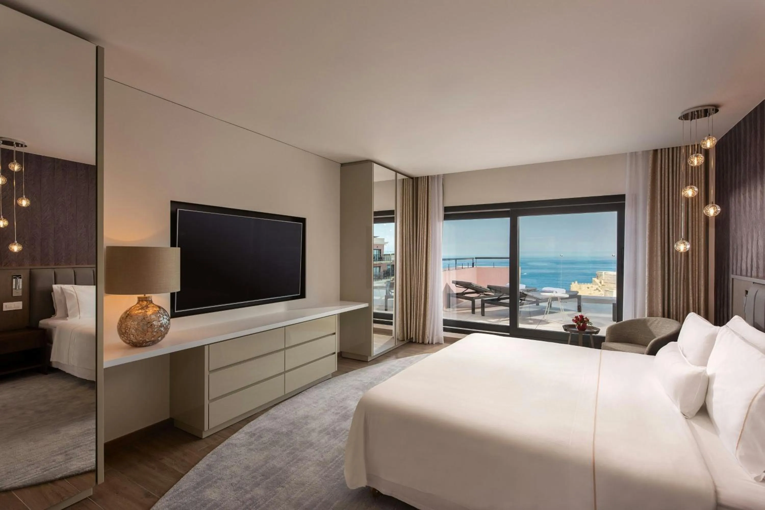 Bedroom, Bed in The Westin Dragonara Resort, Malta