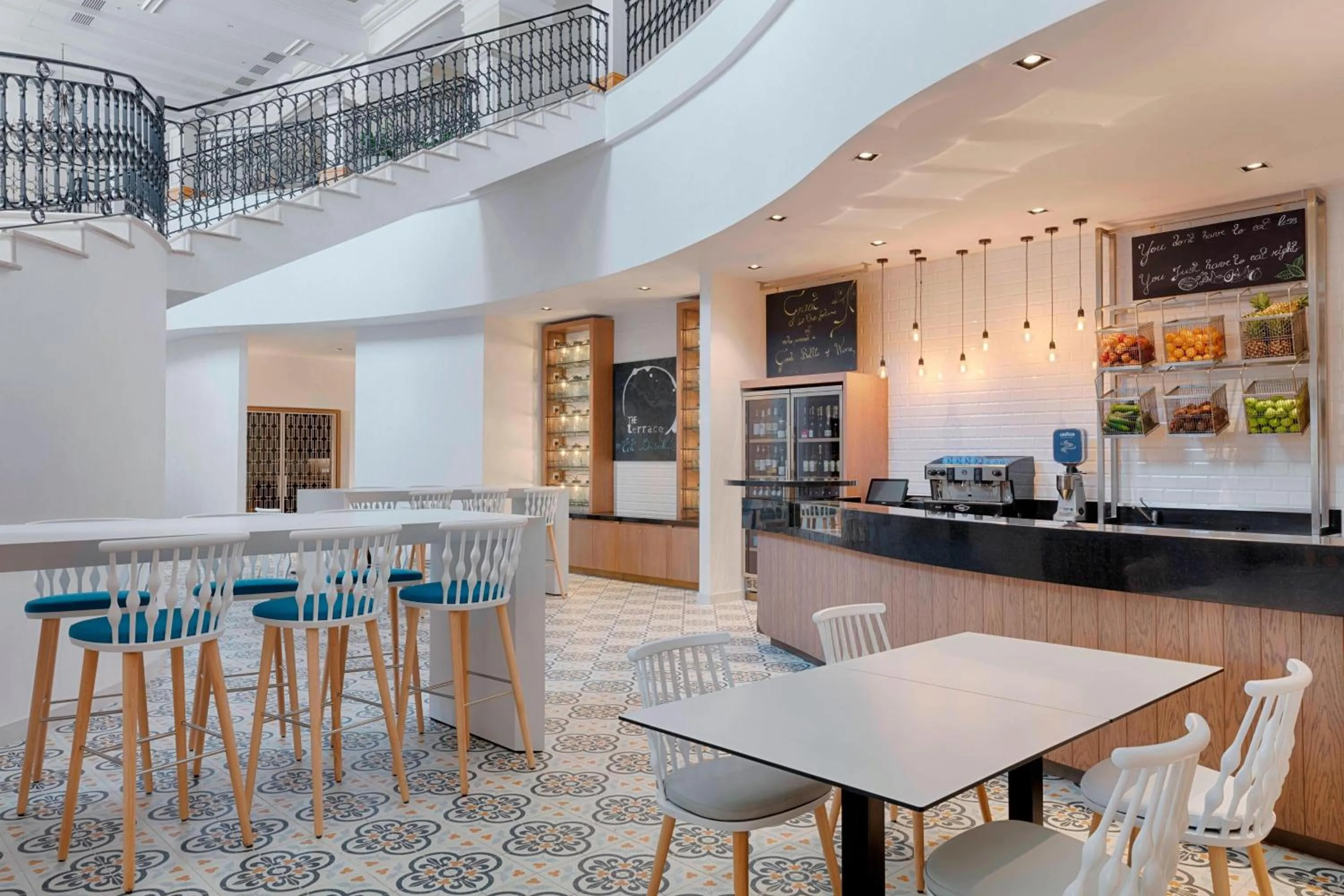 Lounge or bar in The Westin Dragonara Resort, Malta