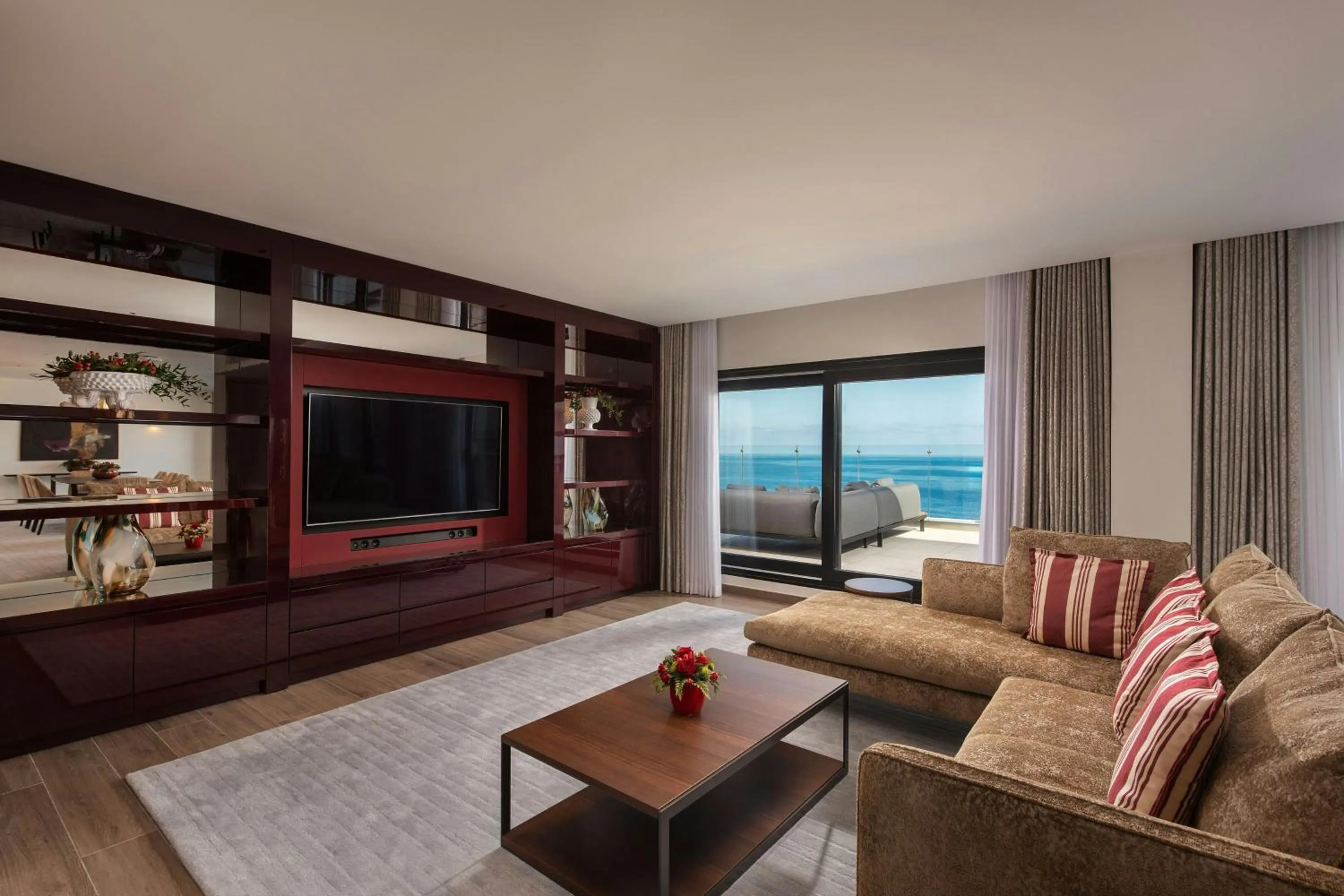 Lounge or bar in The Westin Dragonara Resort, Malta