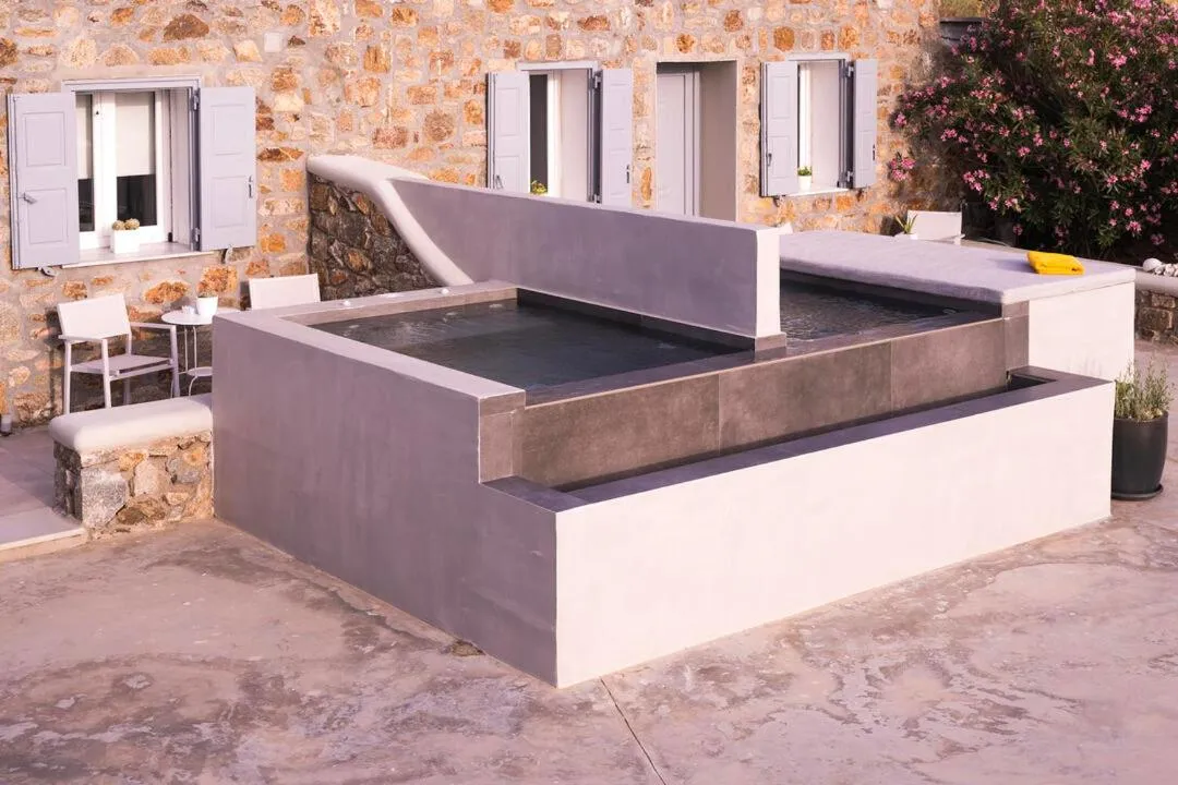 Hot Tub in Sea Wind Villas and Suites