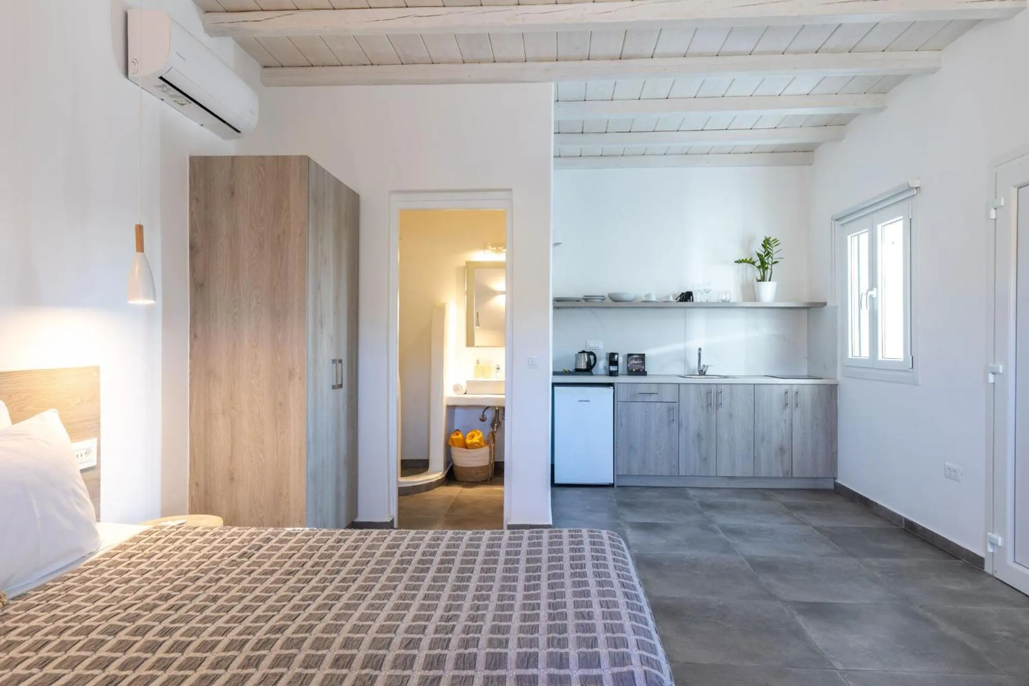 Shower, Bed in Sea Wind Villas and Suites