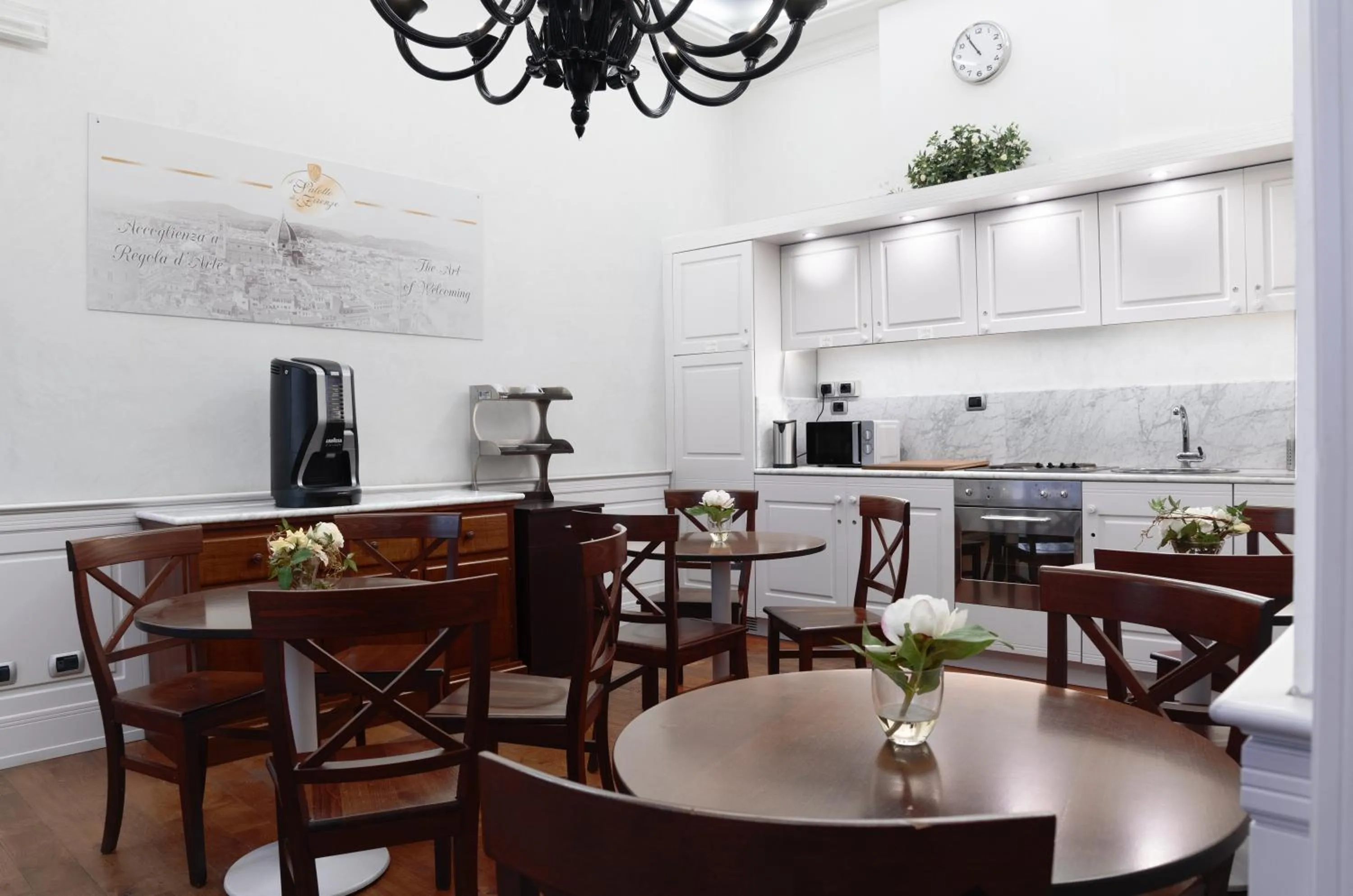 Communal kitchen in Il Salotto Di Firenze