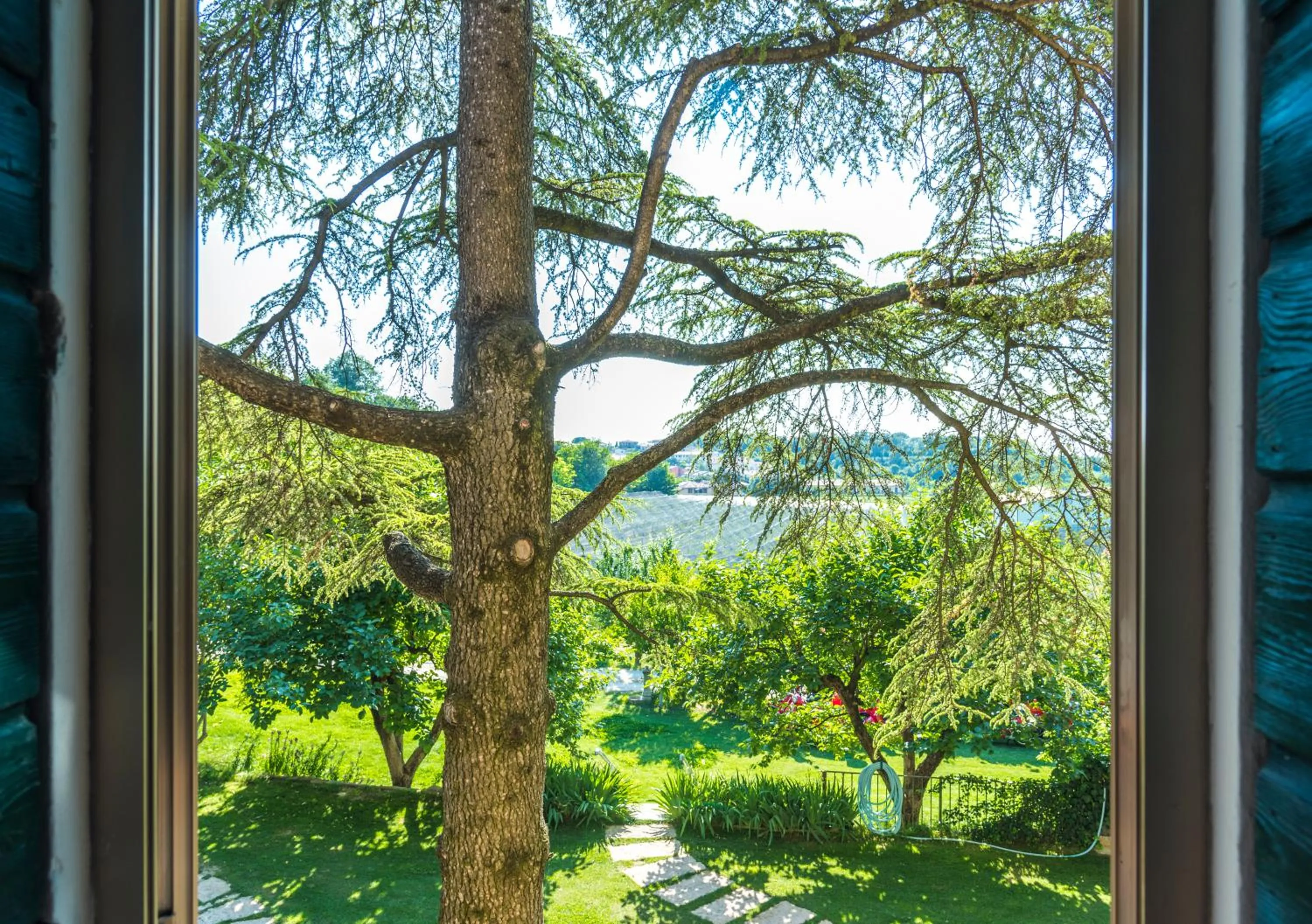 Garden view in Relais des Roches
