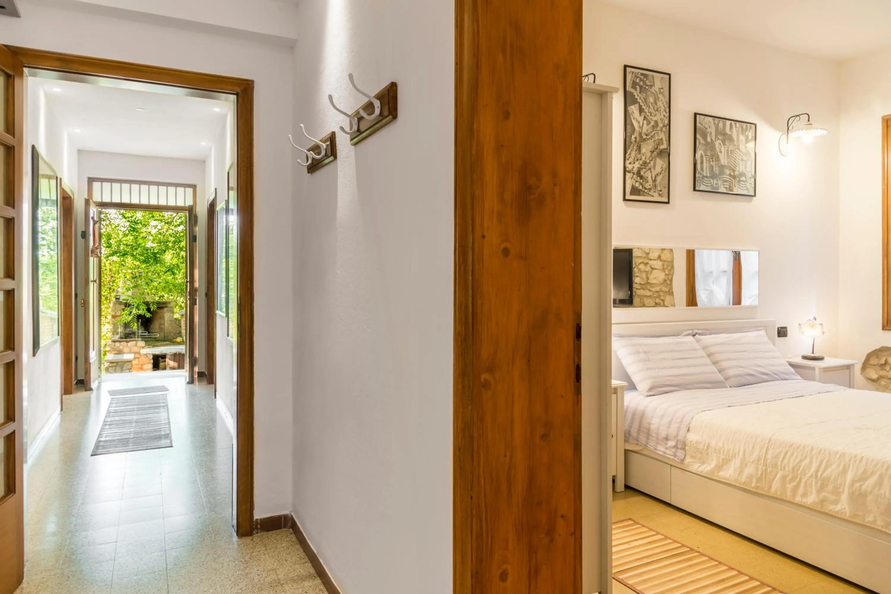 Photo of the whole room, Bed in Relais des Roches