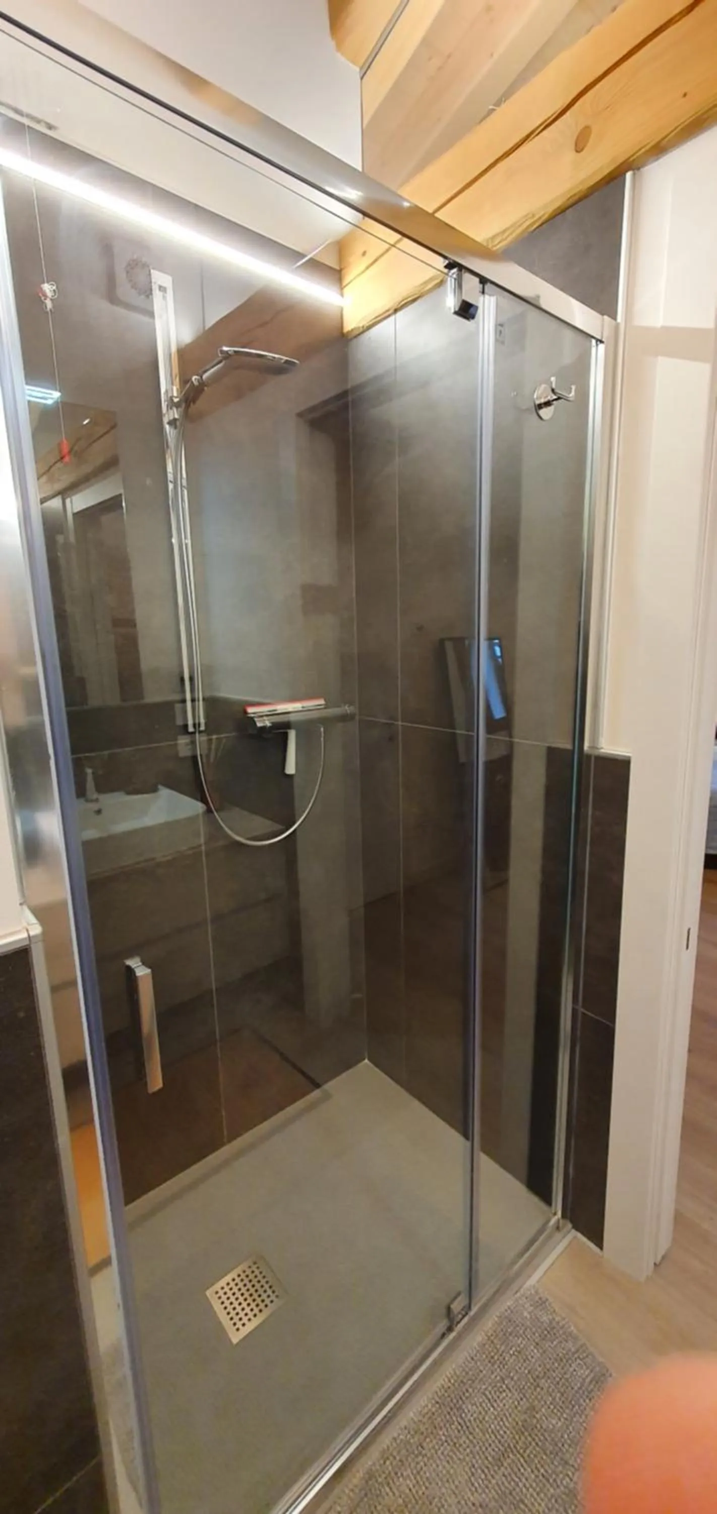 Shower in Relais des Roches