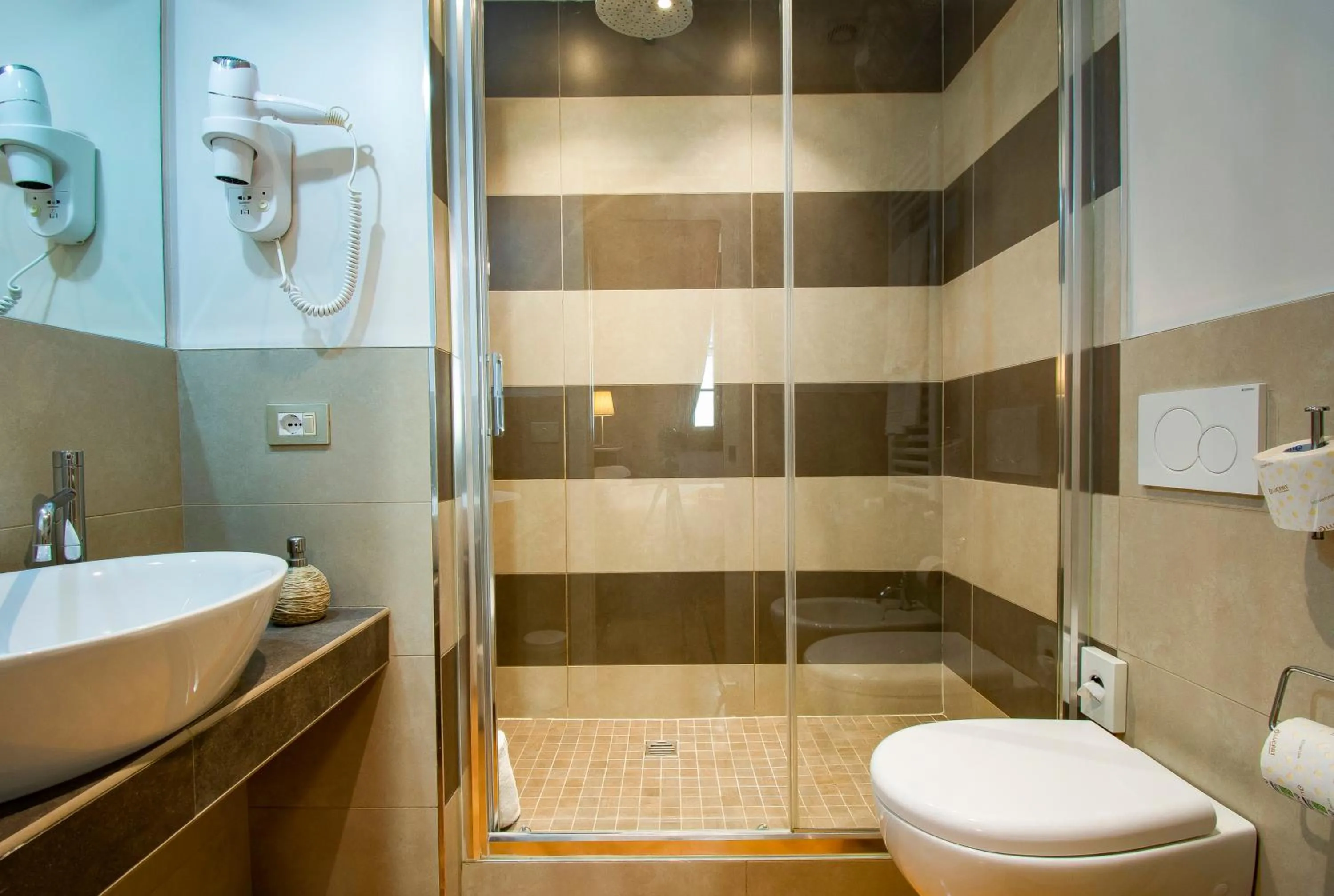 Toilet in N4U Guest House Florence