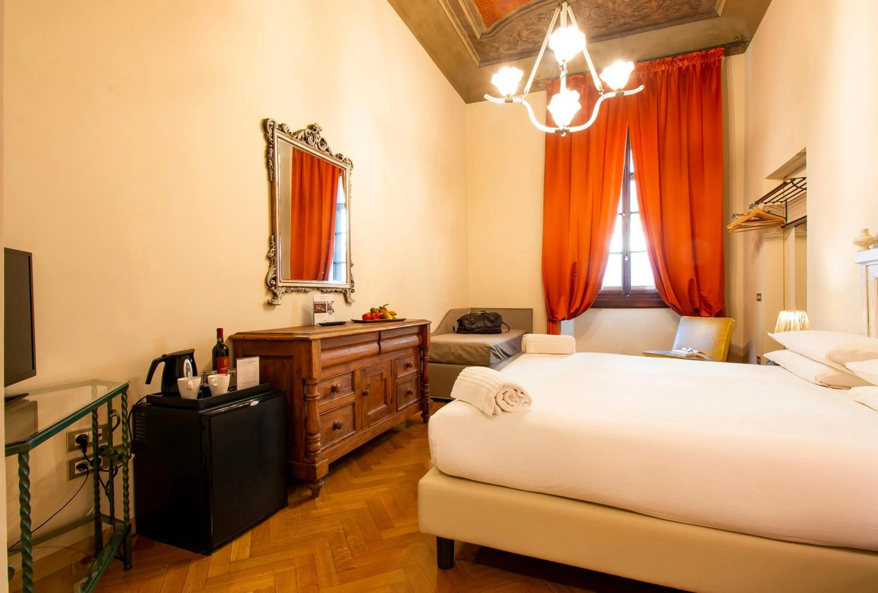 Bedroom, Bed in N4U Guest House Florence