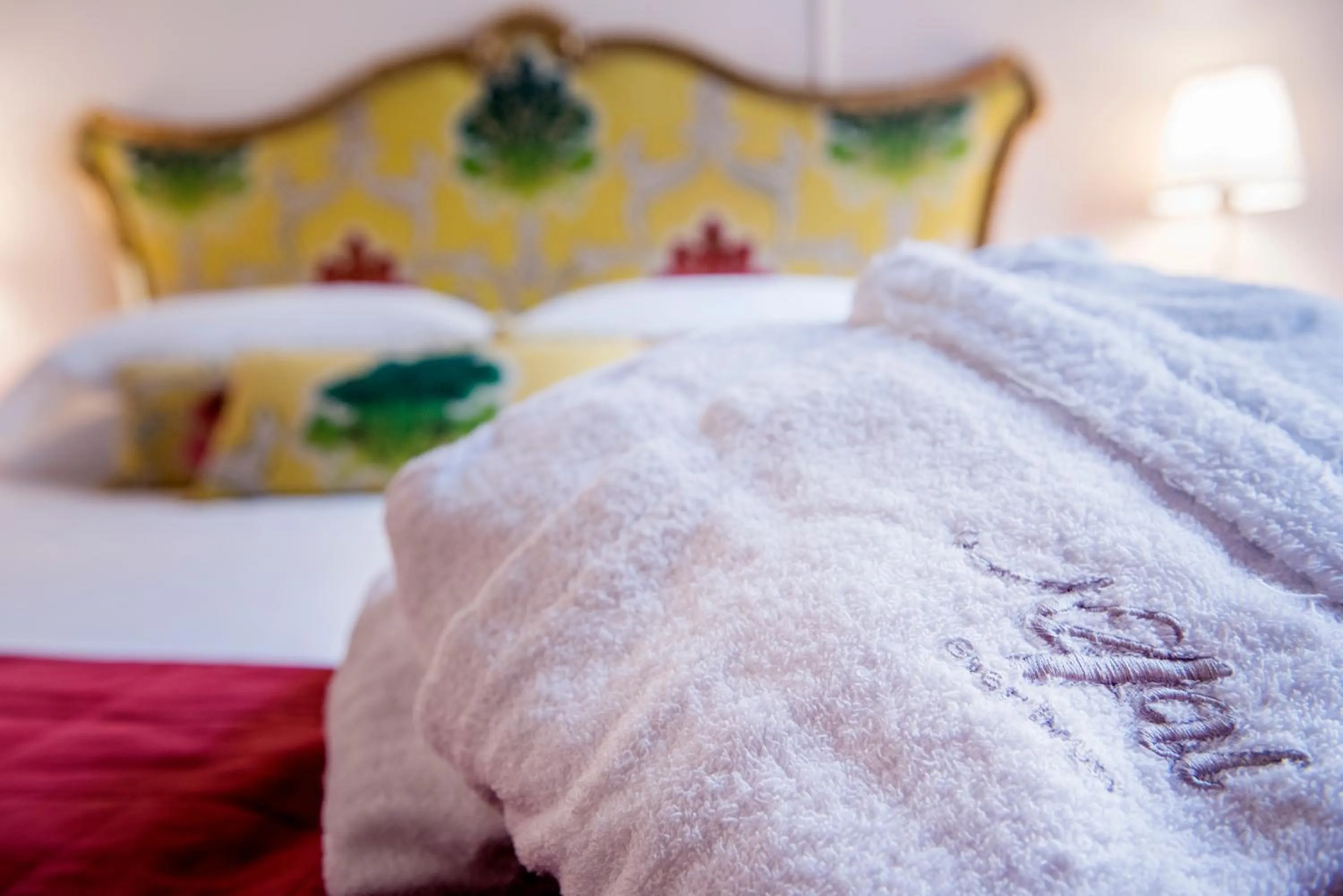 Decorative detail, Bed in N4U Guest House Florence