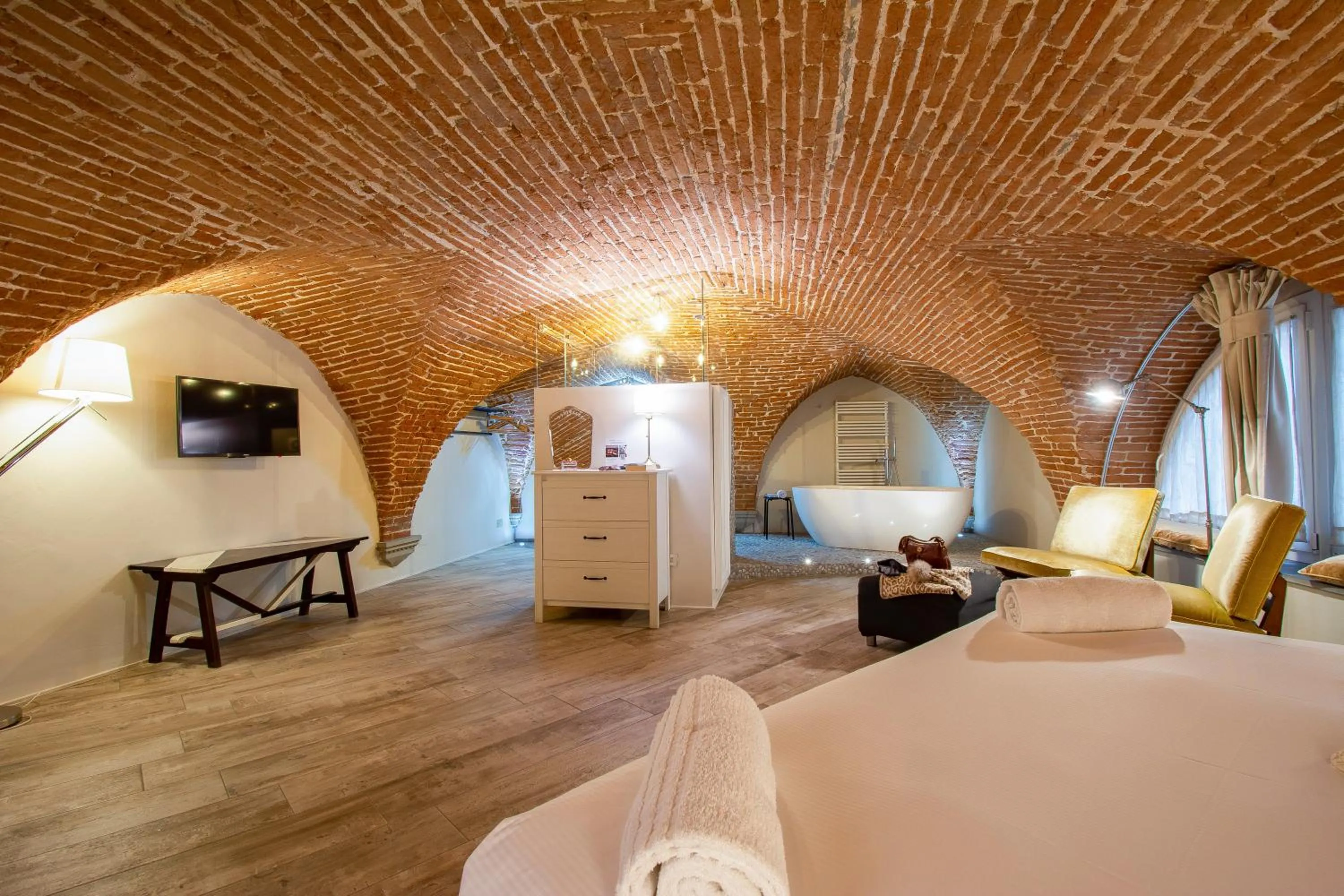 TV and multimedia, Bed in N4U Guest House Florence