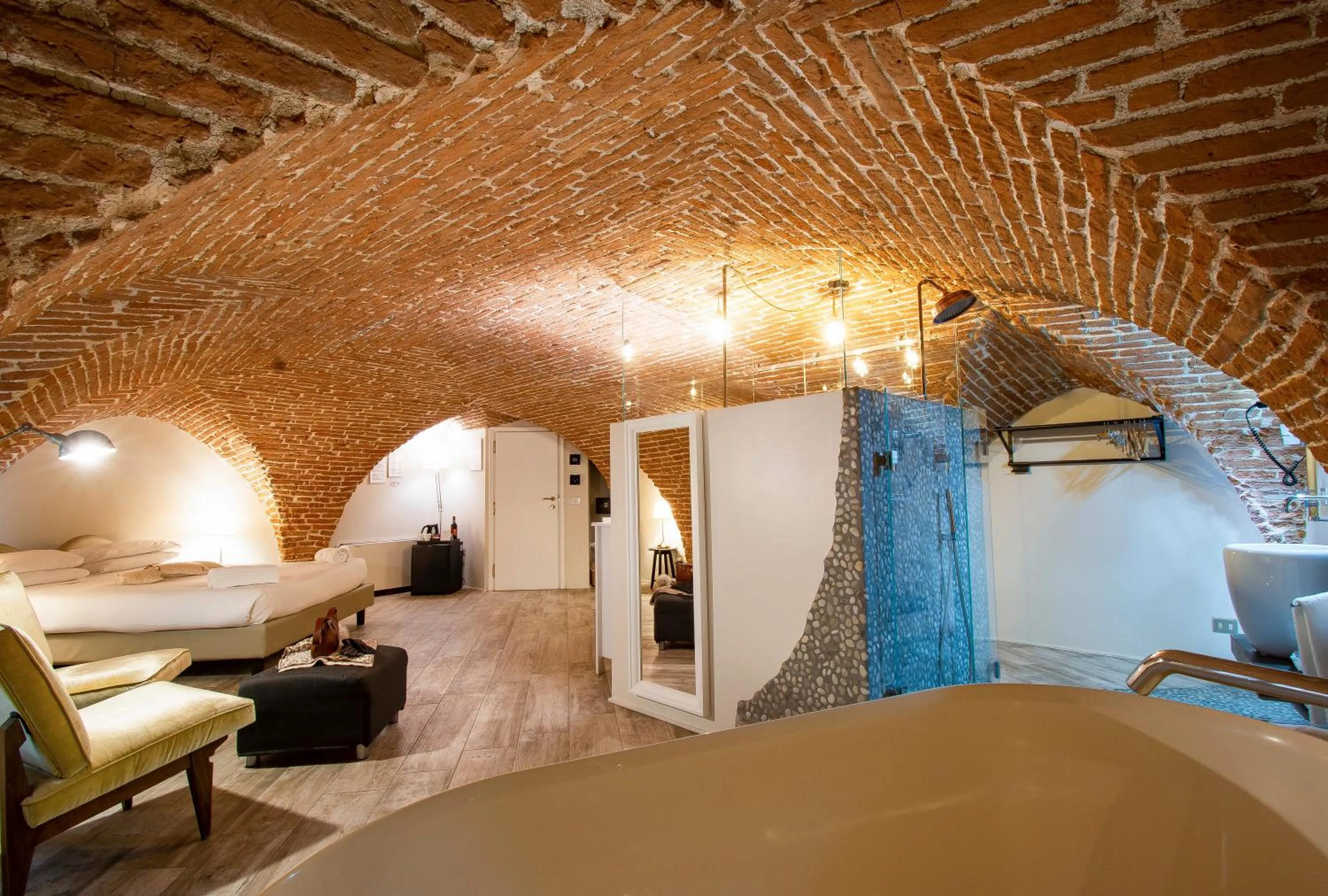 Shower, Bed in N4U Guest House Florence