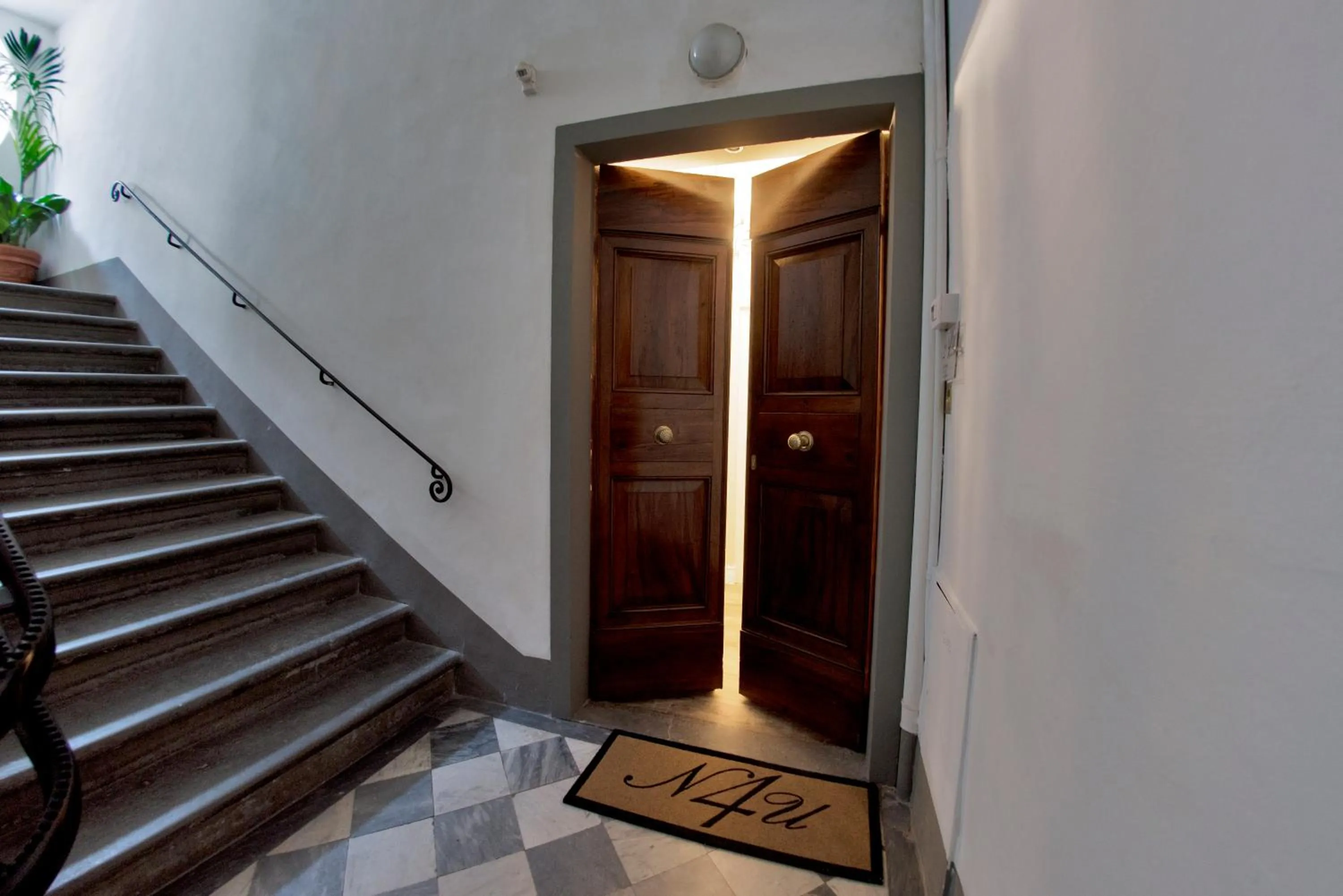 Facade/entrance in N4U Guest House Florence