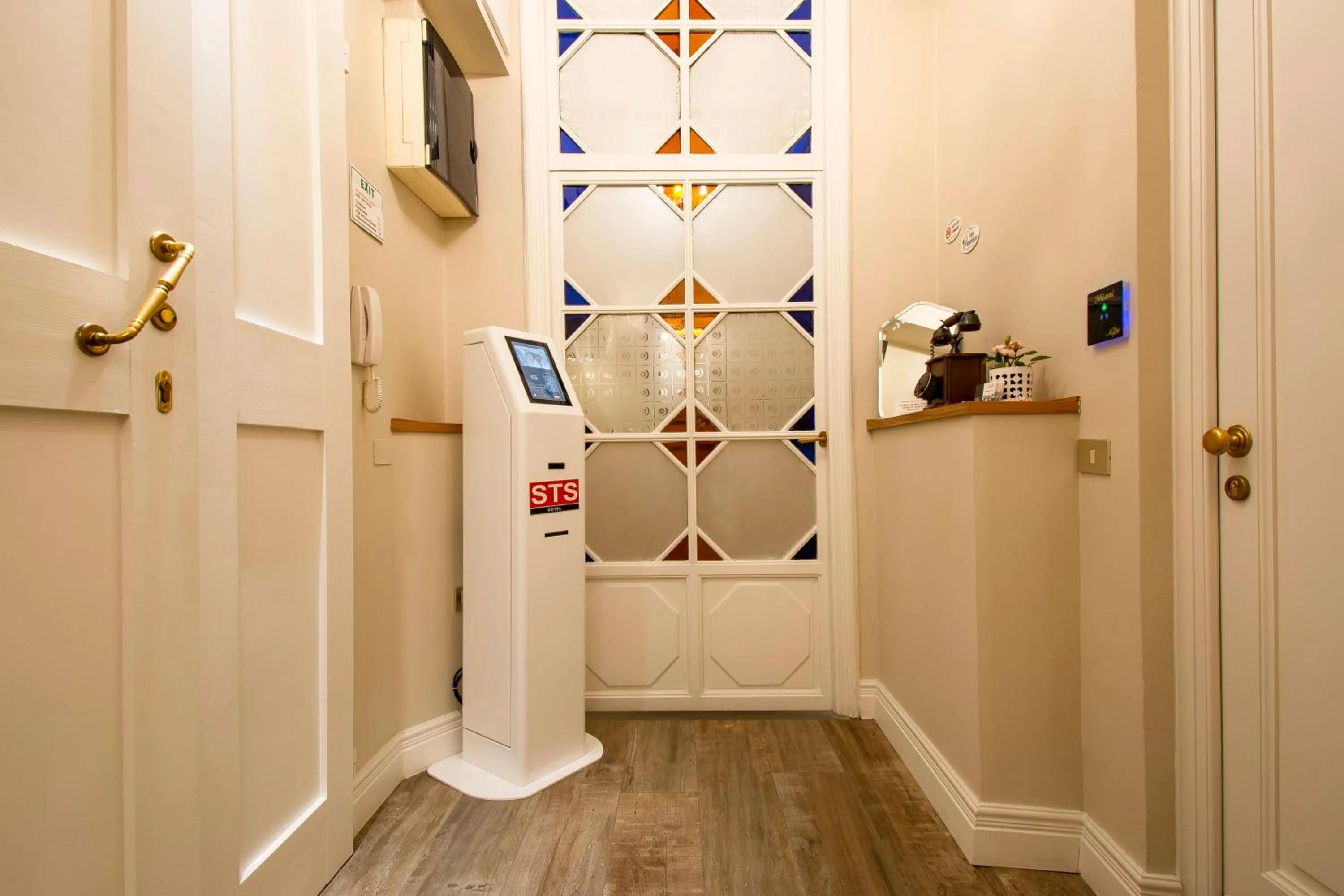 Facade/entrance in N4U Guest House Florence