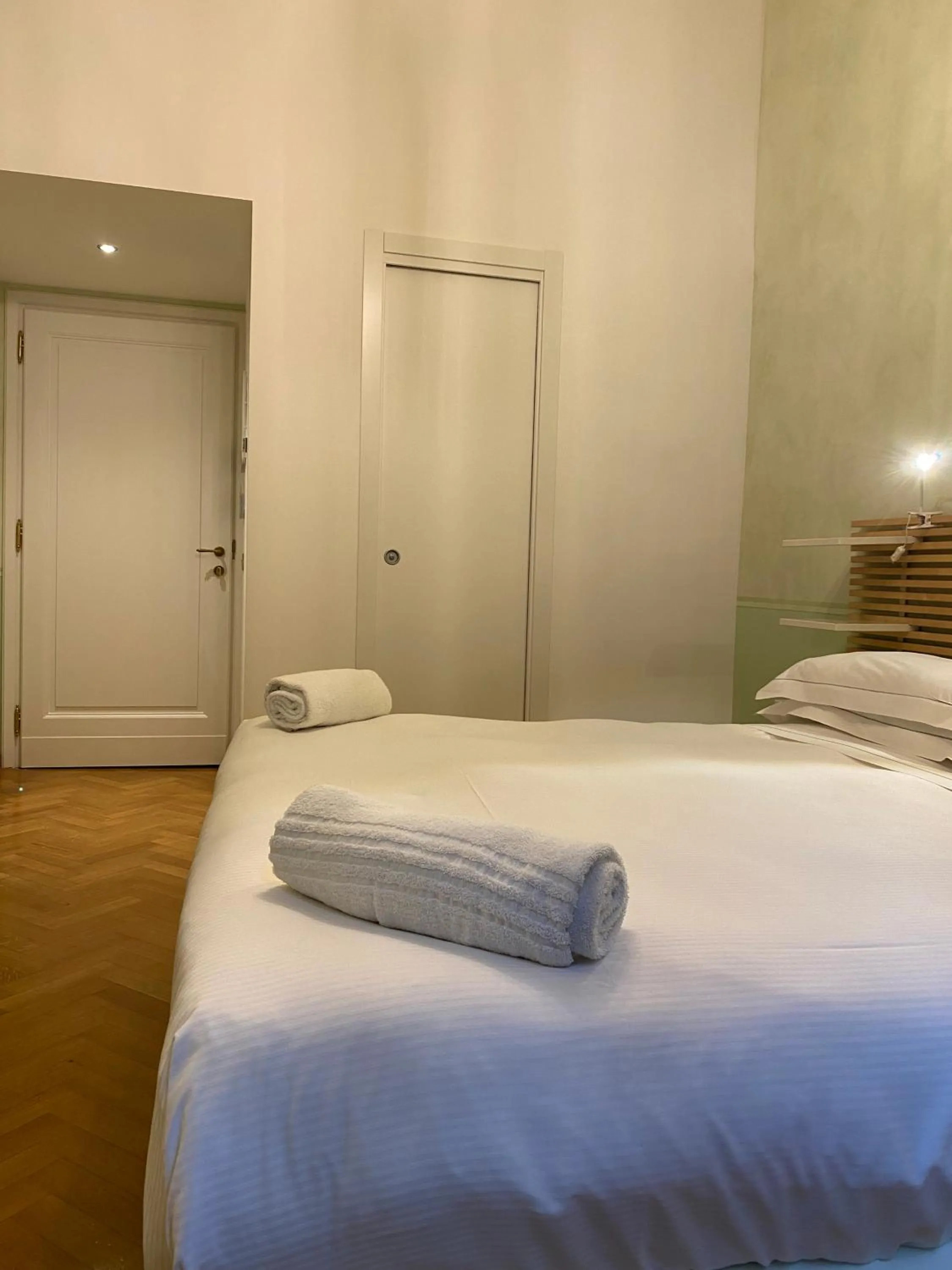 Bedroom, Bed in N4U Guest House Florence