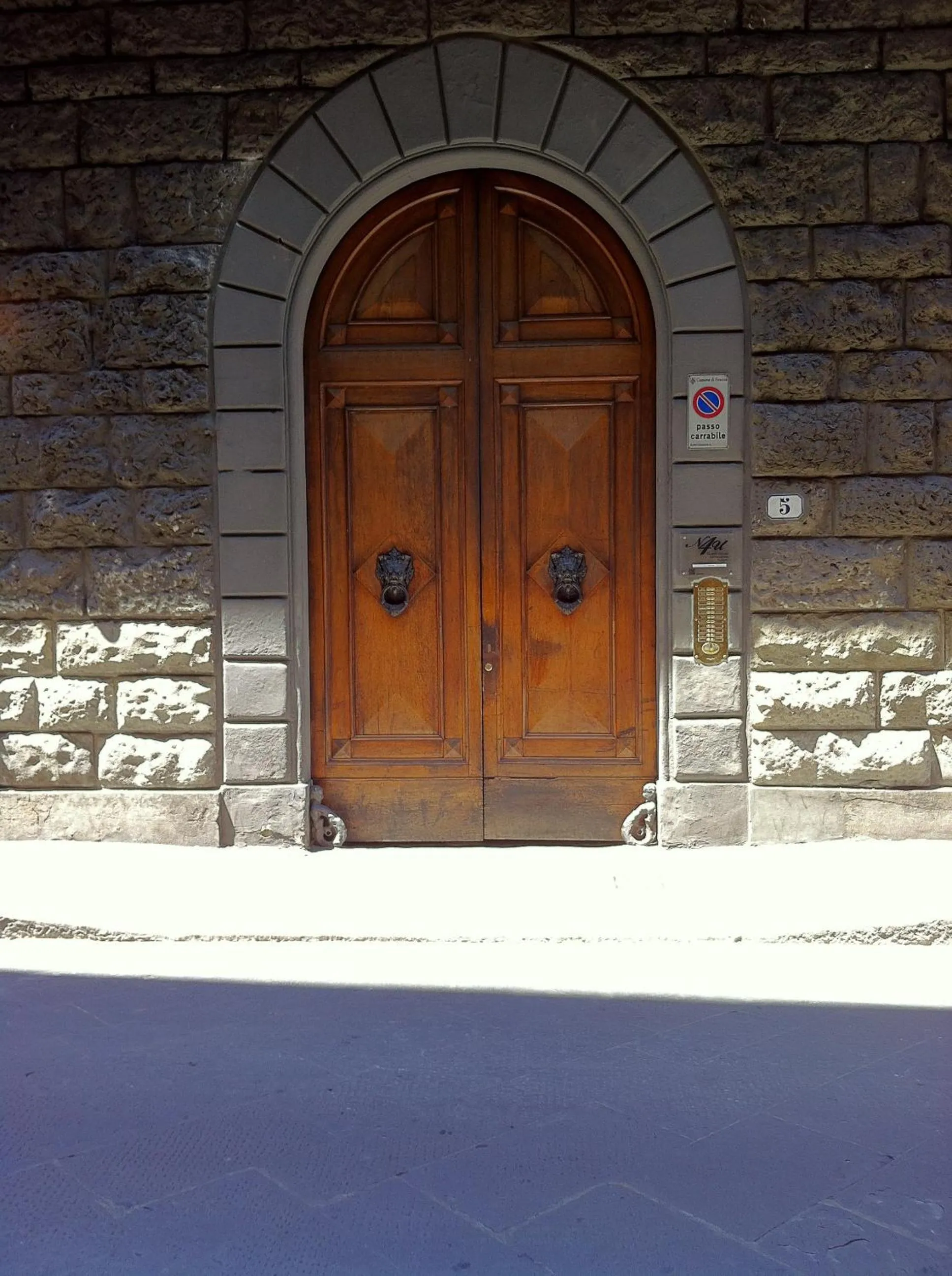 Facade/entrance in N4U Guest House Florence