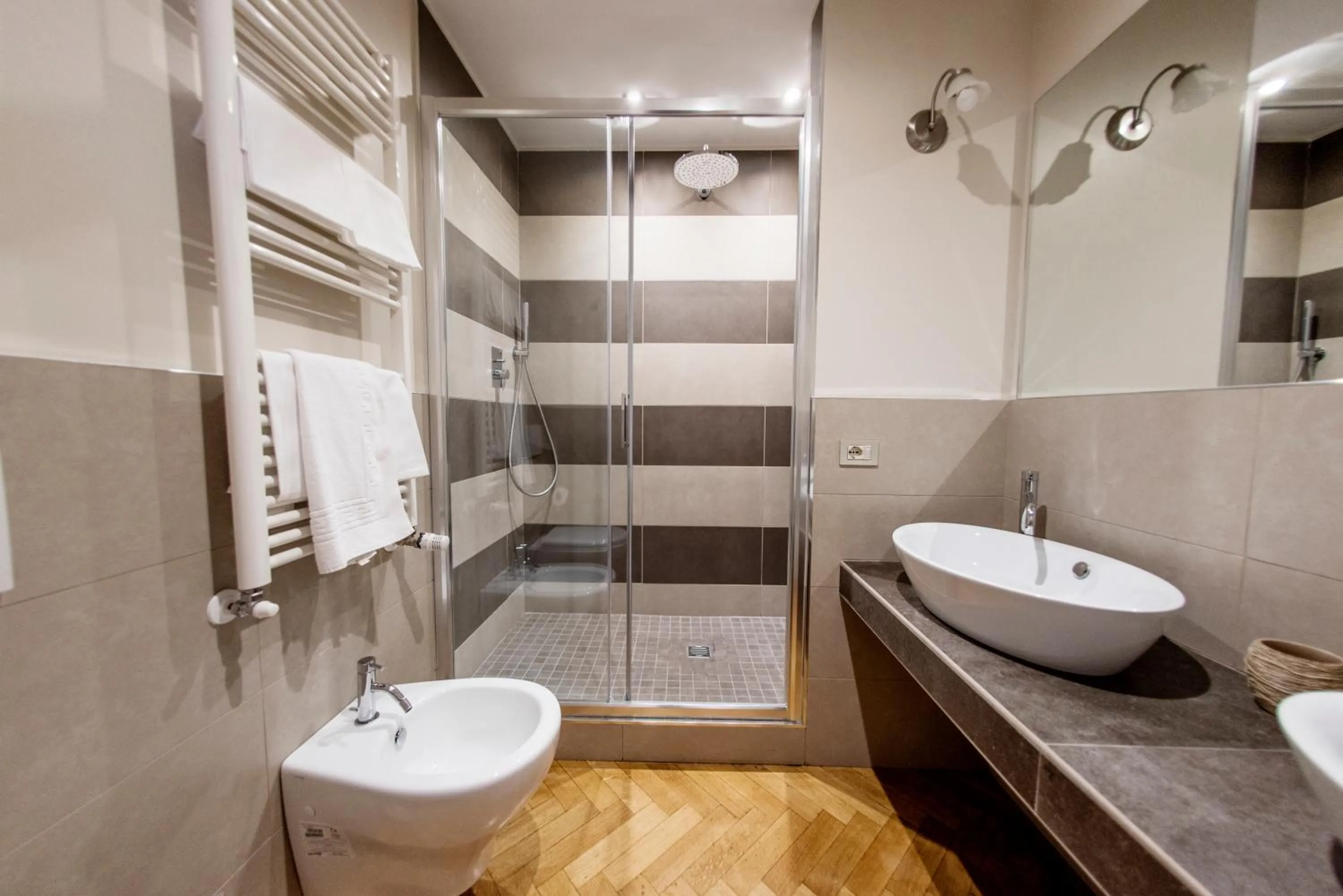 Toilet in N4U Guest House Florence