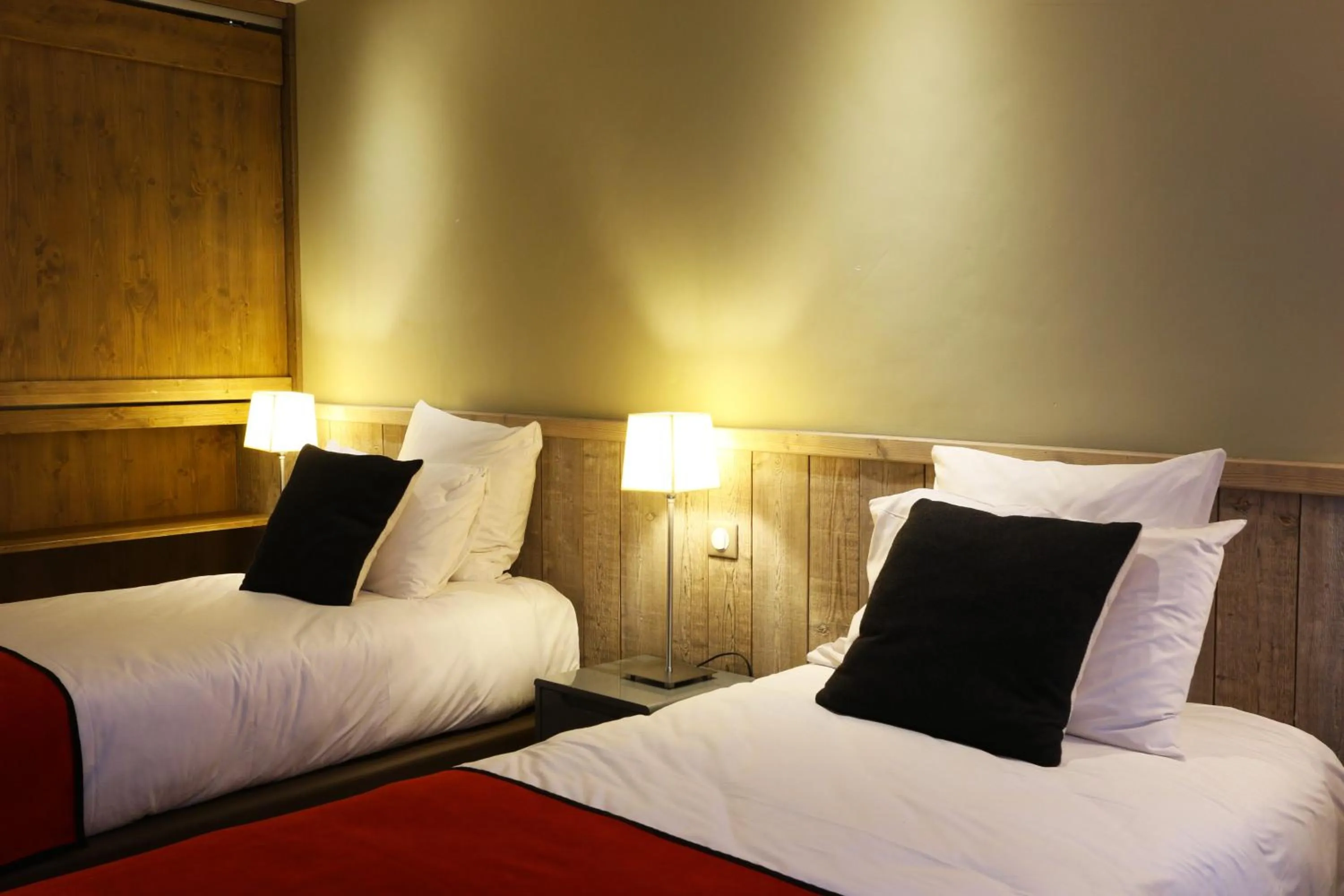 Bedroom, Bed in Hotel Edelweiss