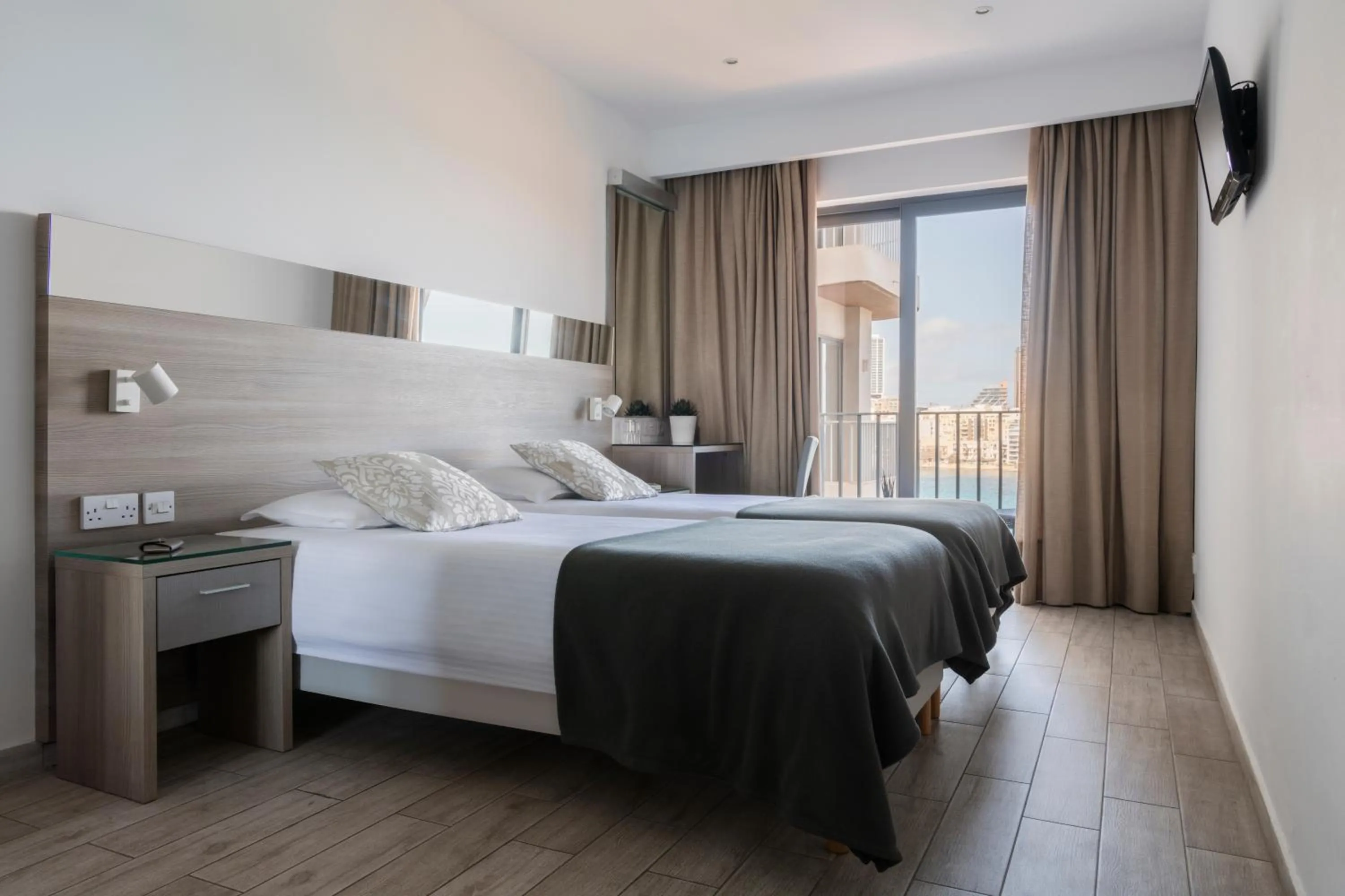 Bedroom, Bed in Plaza Regency Hotels