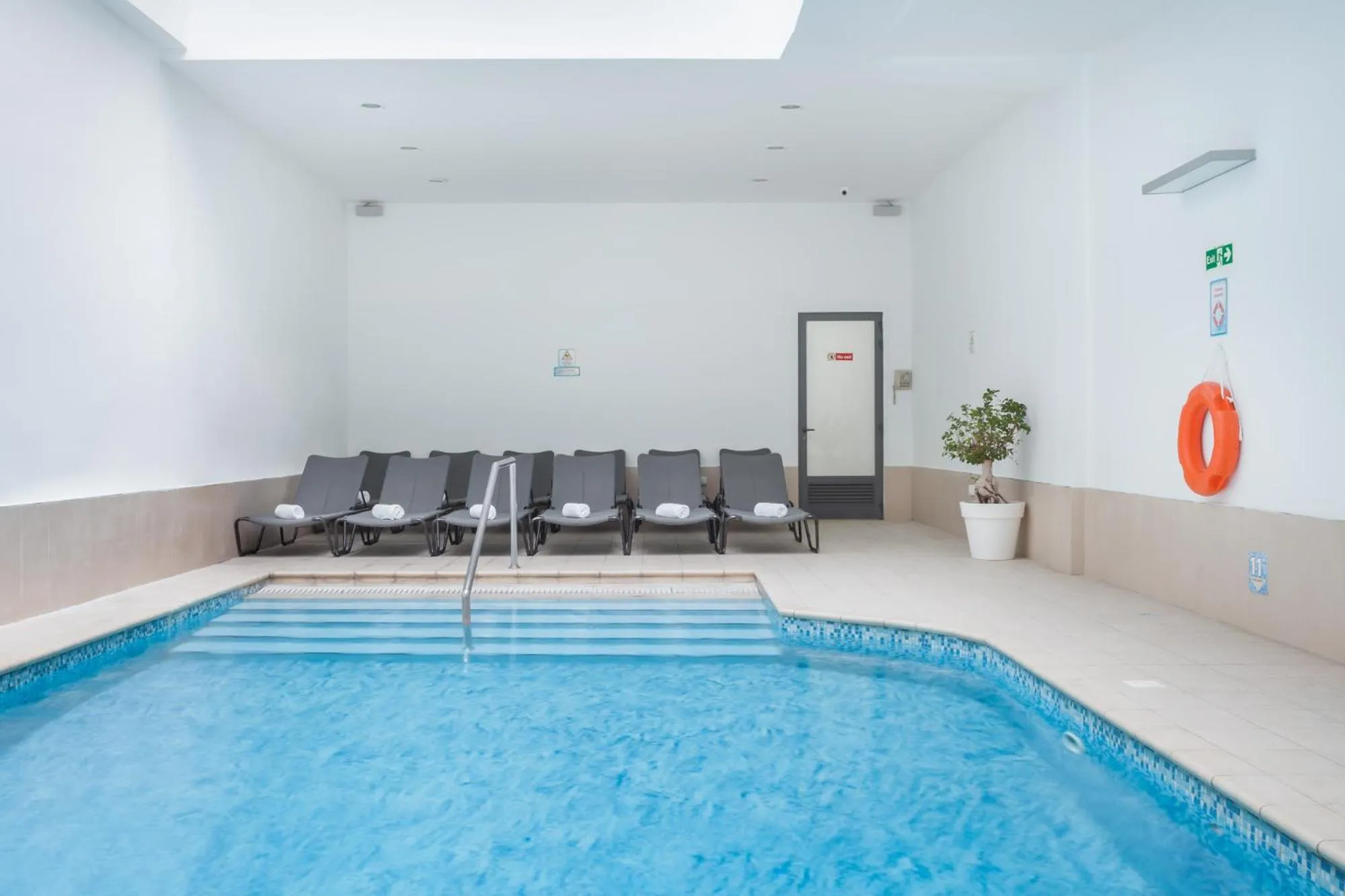 Swimming pool in Plaza Regency Hotels