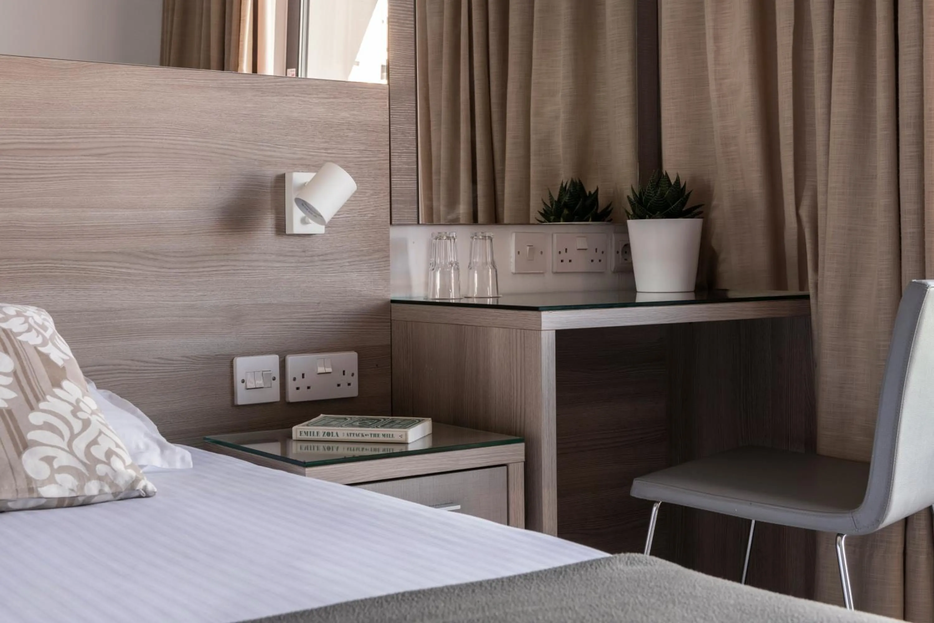 Bedroom, Bed in Plaza Regency Hotels