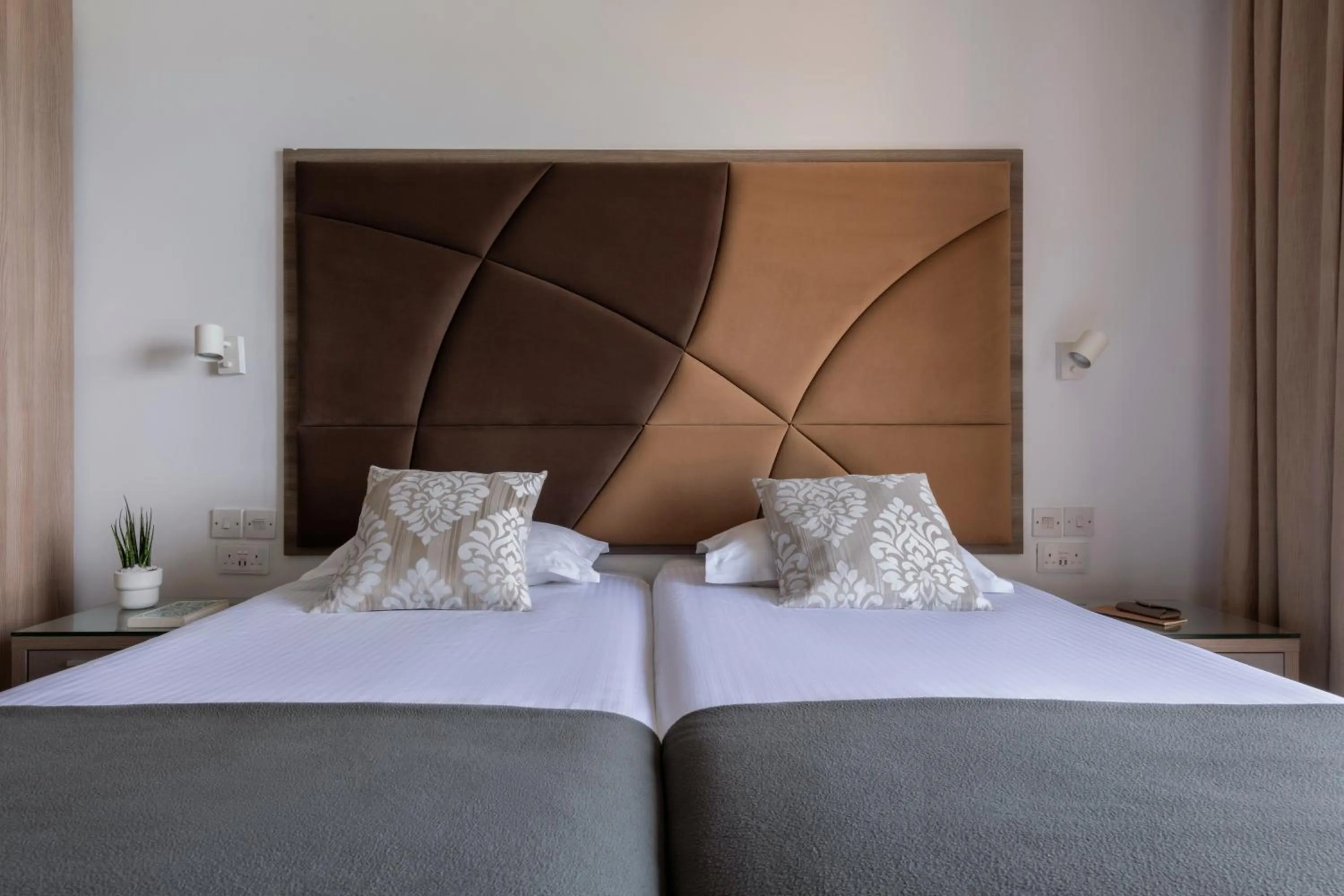 Bedroom, Bed in Plaza Regency Hotels